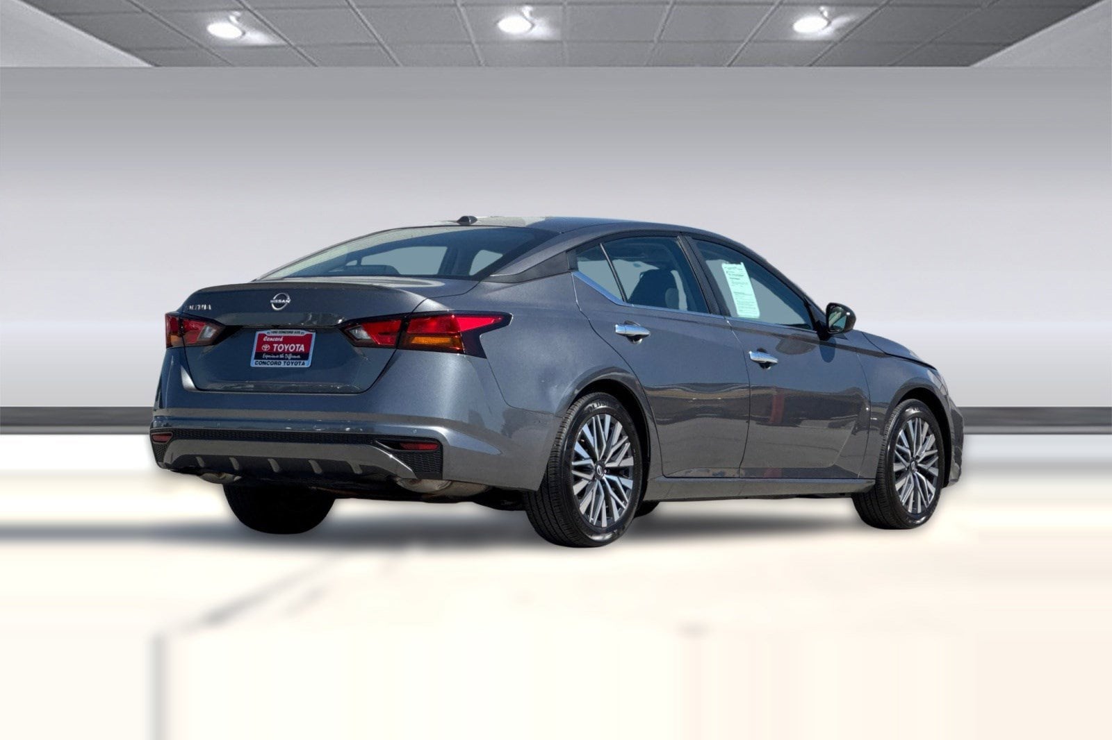 2025 Nissan Altima SV photo 2