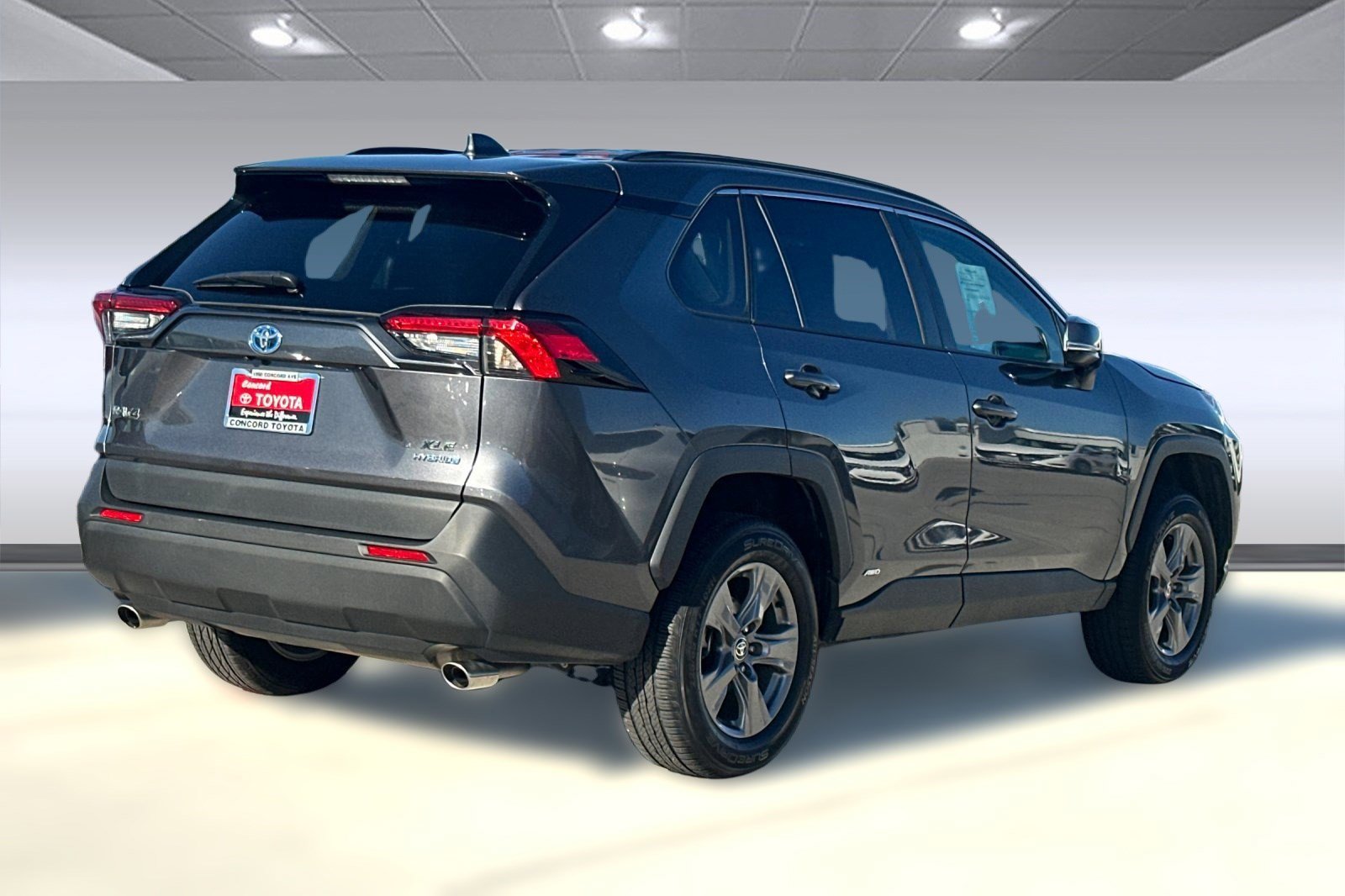 2024 Toyota RAV4 Hybrid XLE photo 3