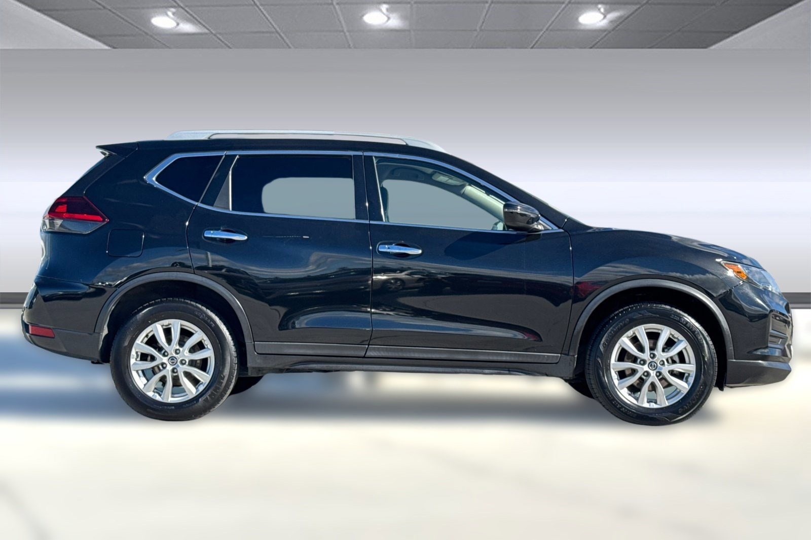 Used 2019 Nissan Rogue SV with VIN 5N1AT2MV5KC770222 for sale in Concord, CA