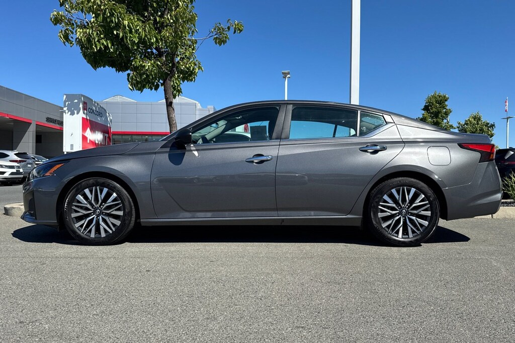 Used 2025 Nissan Altima SV Sedan