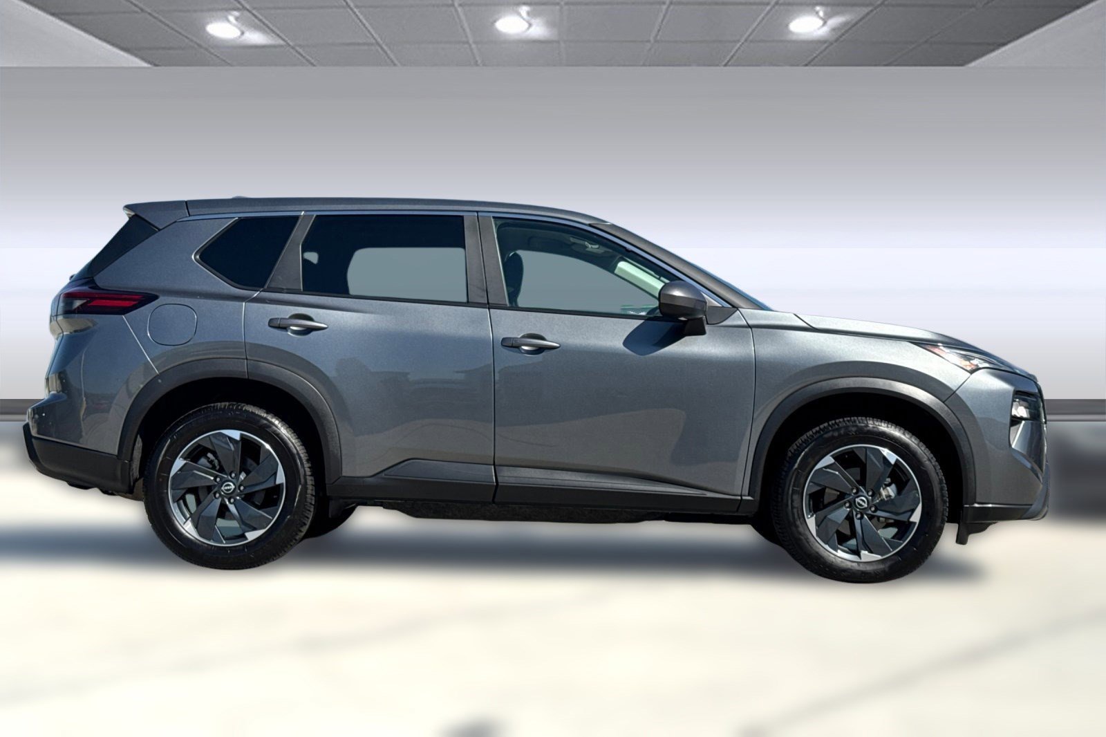 2024 Nissan Rogue SV photo 2