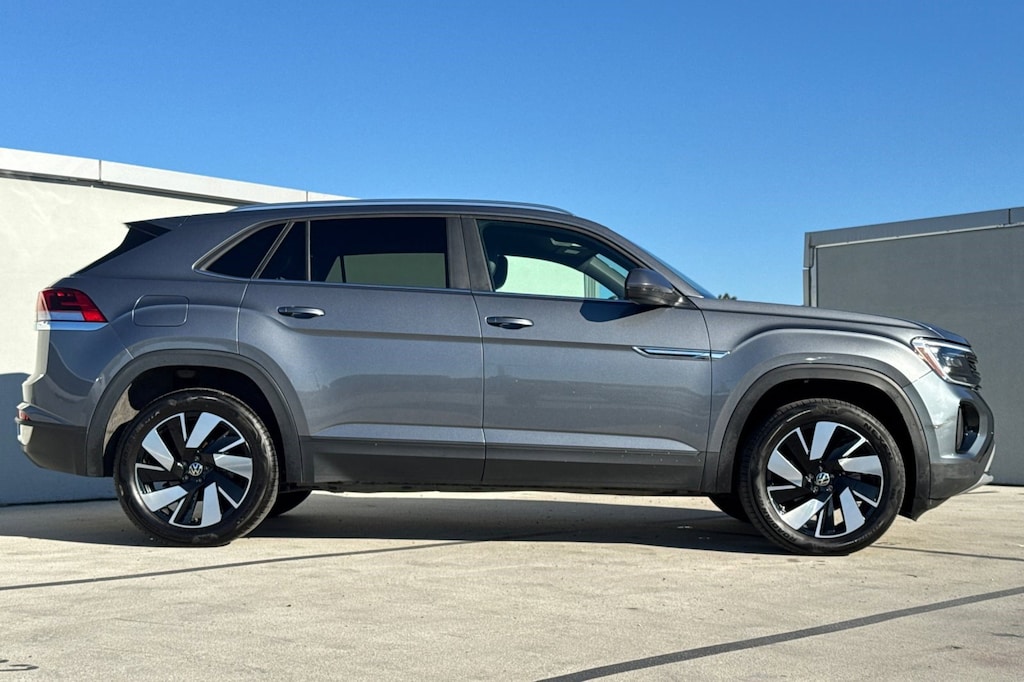 Used 2025 Volkswagen Atlas Cross Sport 2.0T SE w/Technology SUV
