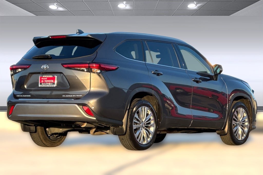 Used 2023 Toyota Highlander Platinum SUV