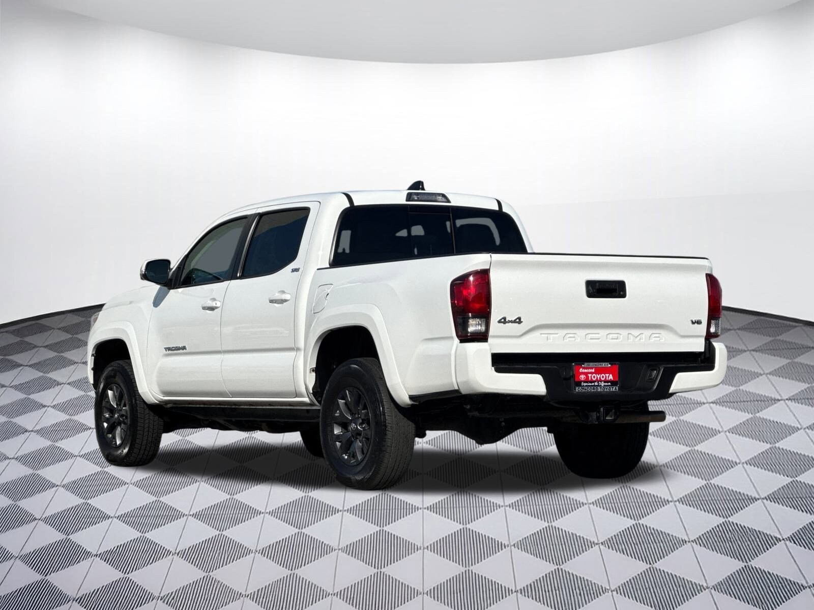 2023 Toyota Tacoma SR5 V6 photo 3