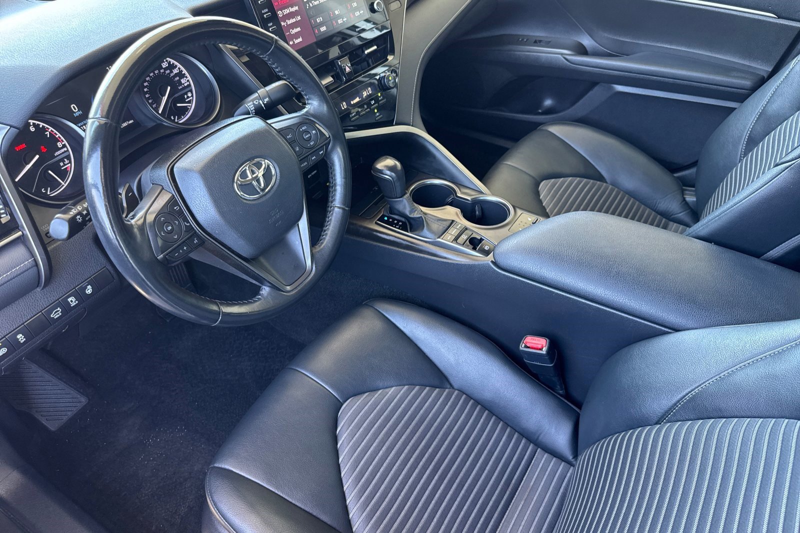 2023 Toyota Camry SE photo 3
