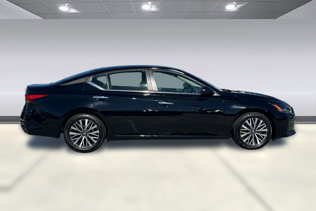 Used 2025 Nissan Altima SV Sedan