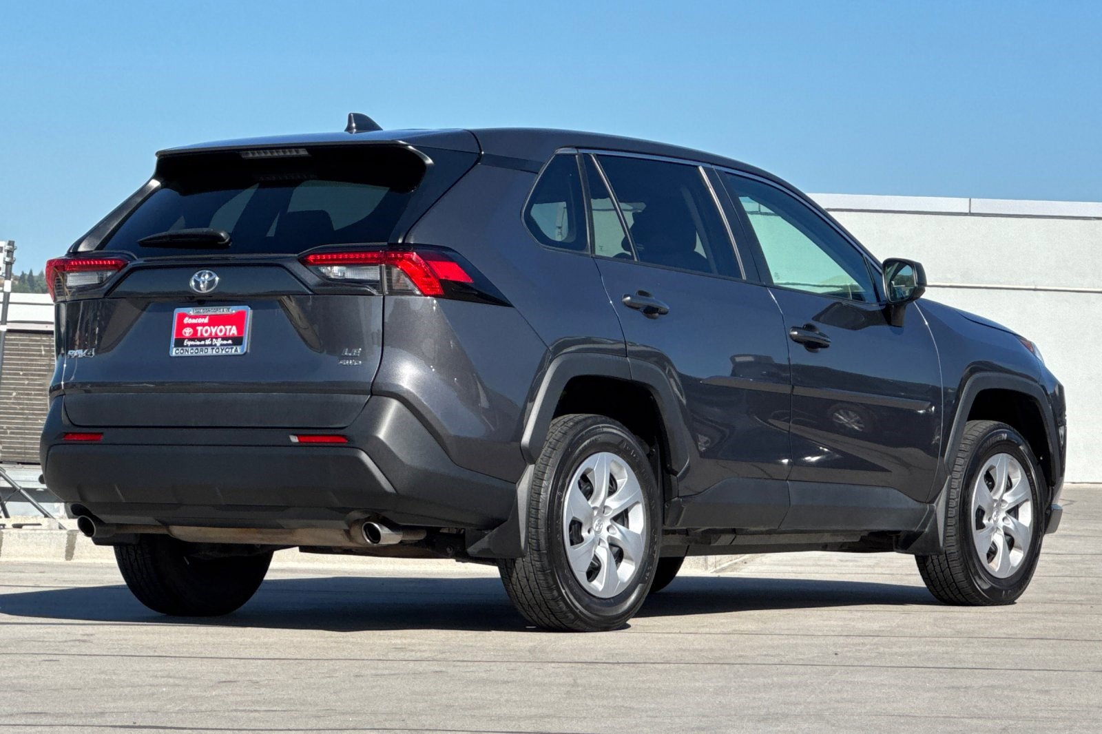 2023 Toyota RAV4 LE photo 2
