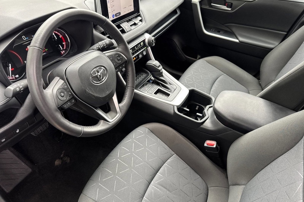 Used 2025 Toyota RAV4 XLE SUV