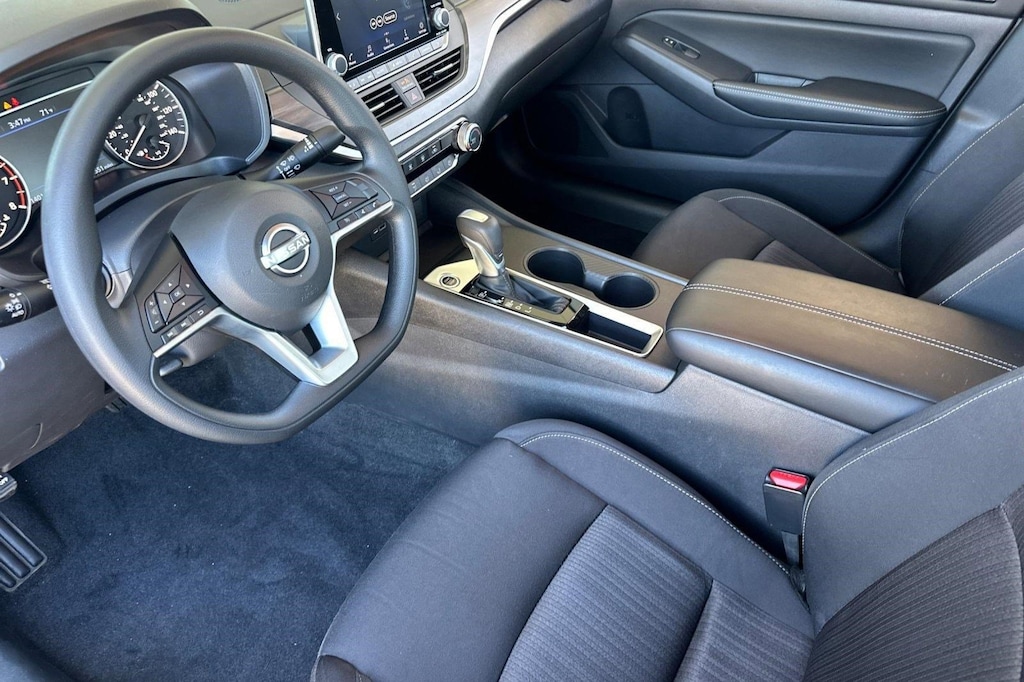 Used 2025 Nissan Altima SV Sedan