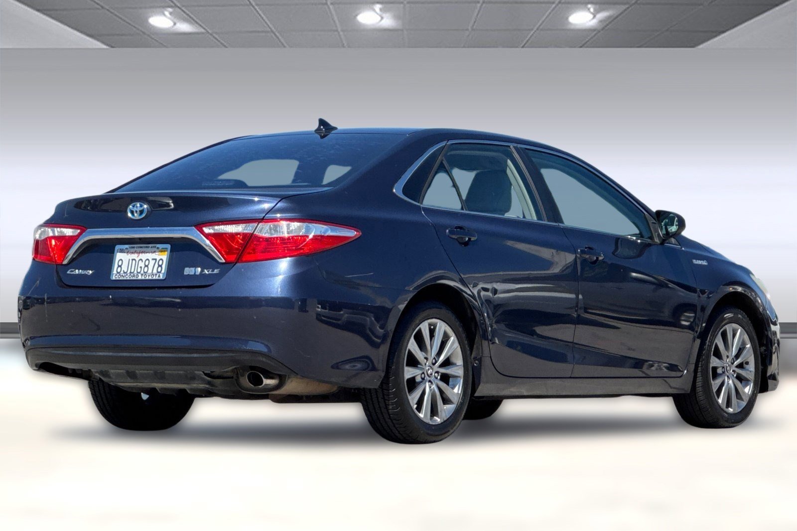 2016 Toyota Camry Hybrid XLE photo 3