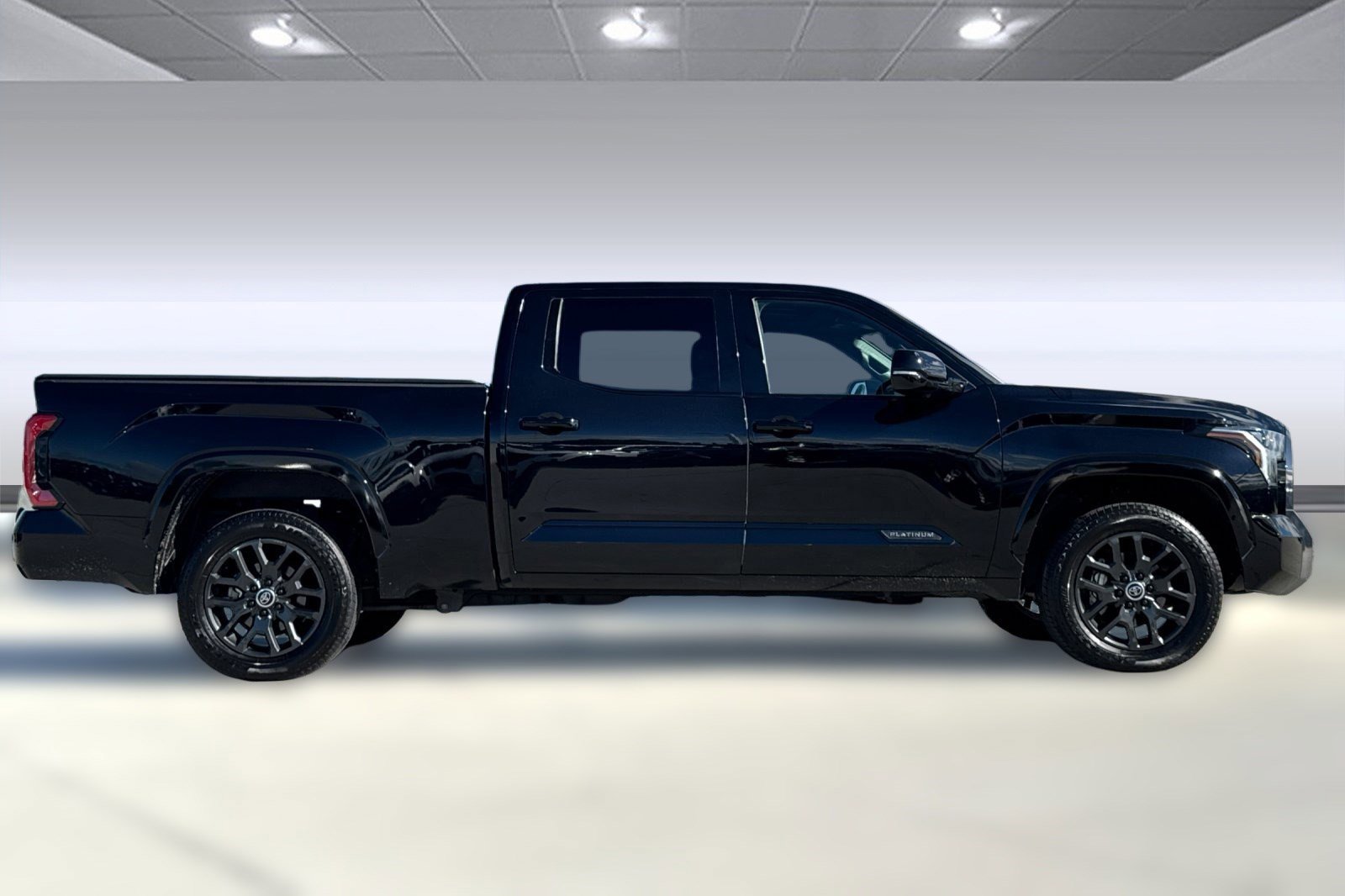 2024 Toyota Tundra Platinum CrewMax photo 2