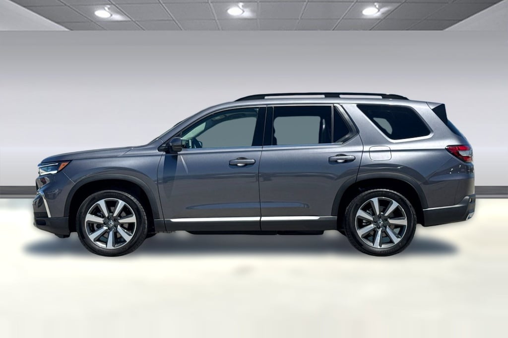 Used 2025 Honda Pilot Touring SUV