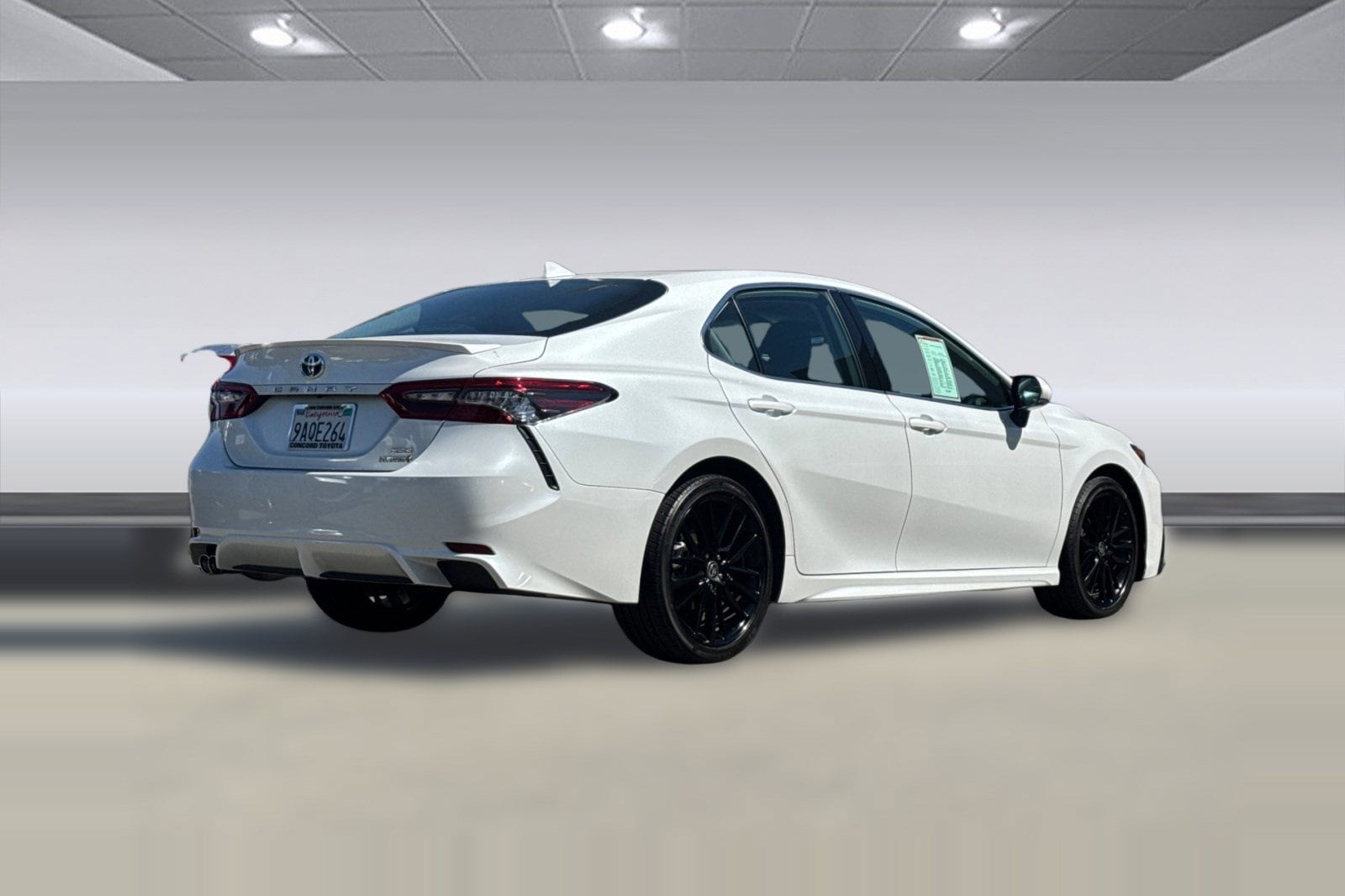 2022 Toyota Camry Hybrid Hybrid XSE photo 2