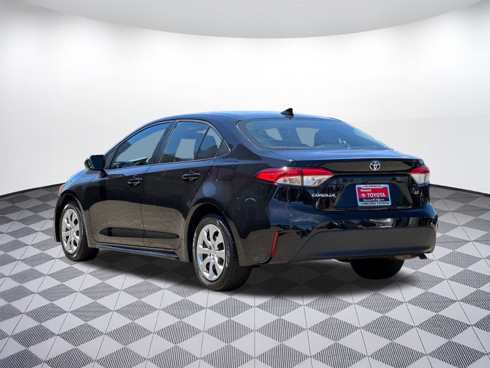 2023 Toyota Corolla LE photo 3