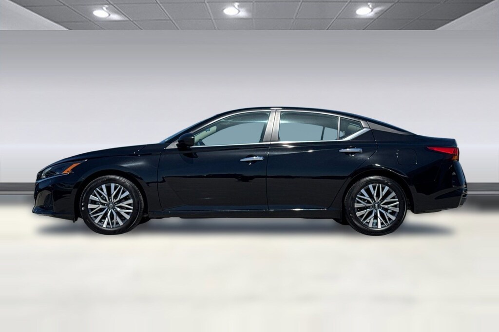 Used 2025 Nissan Altima SV Sedan