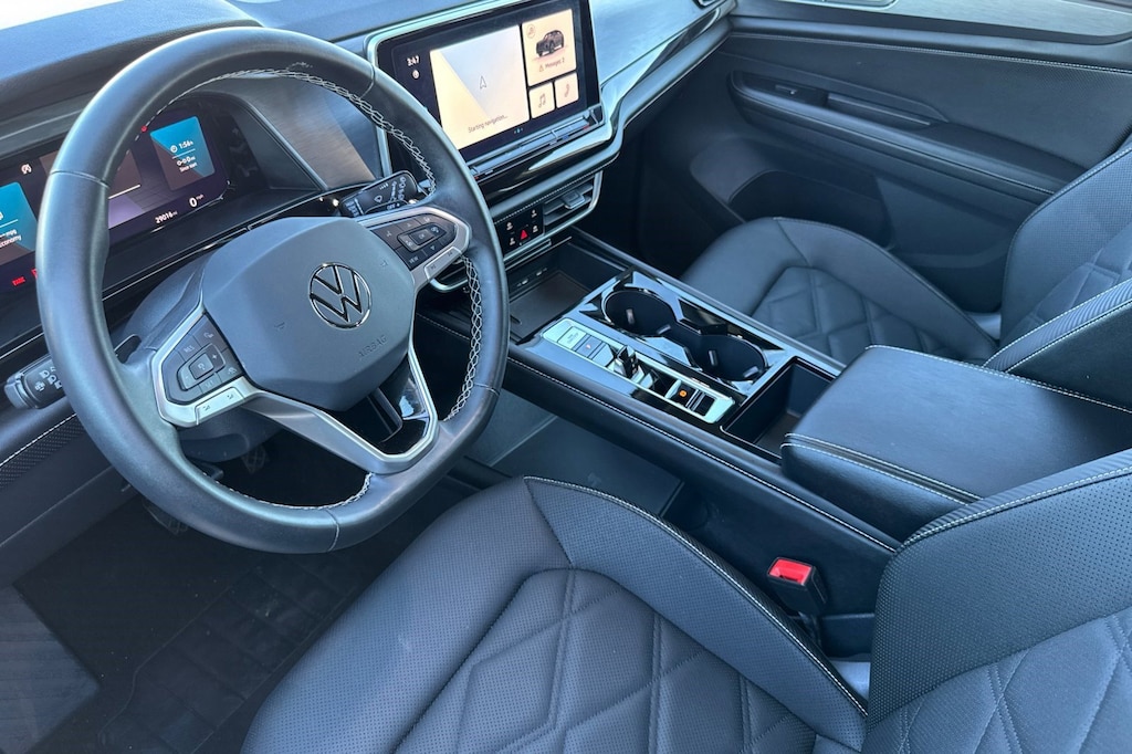 Used 2025 Volkswagen Atlas Cross Sport 2.0T SE w/Technology SUV