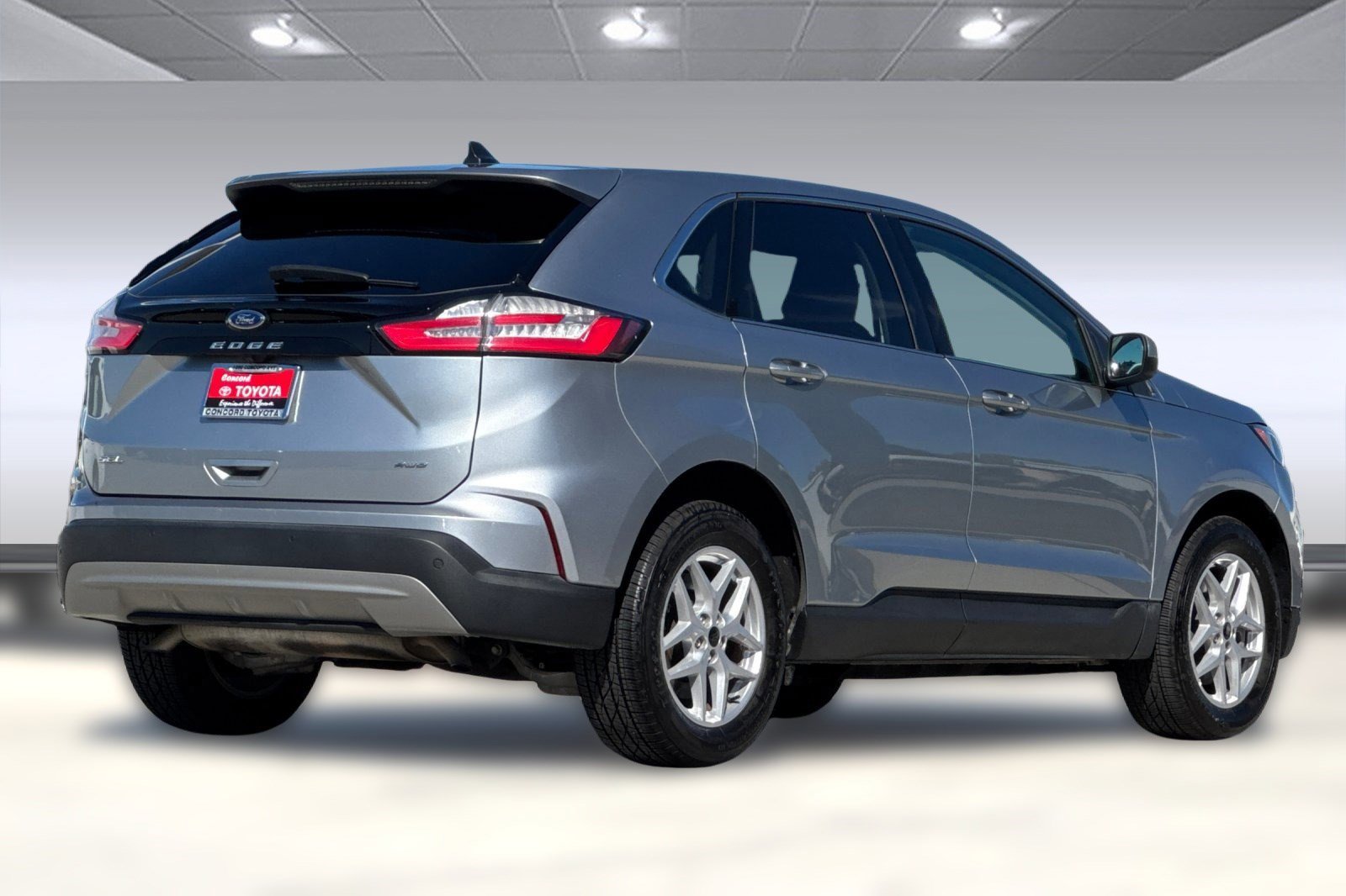 2023 Ford Edge SEL photo 3