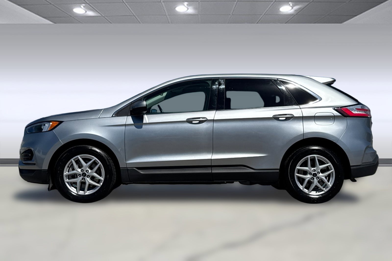 2024 Ford Edge SEL photo 2