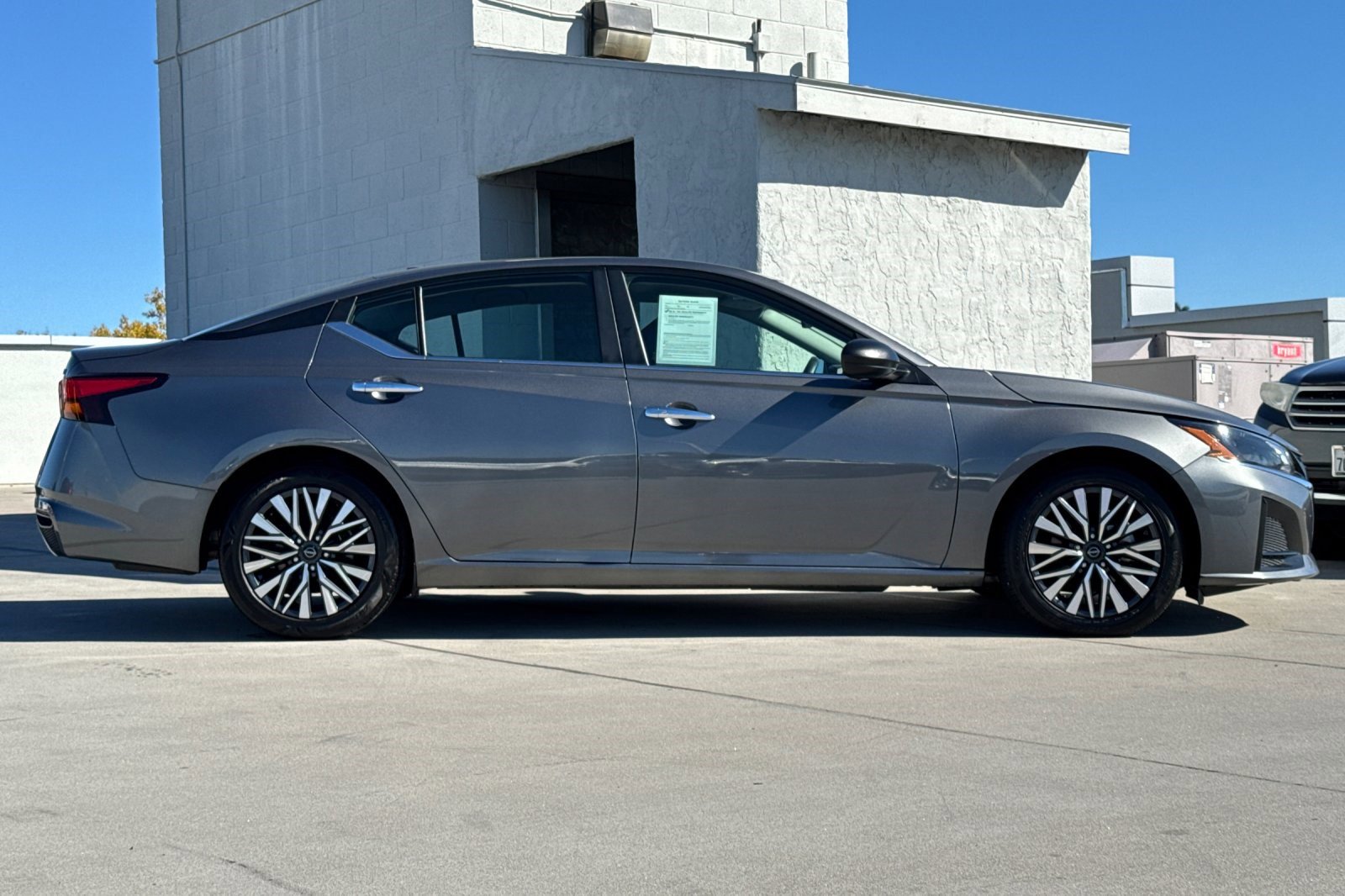 2024 Nissan Altima 2.5 SV photo 2
