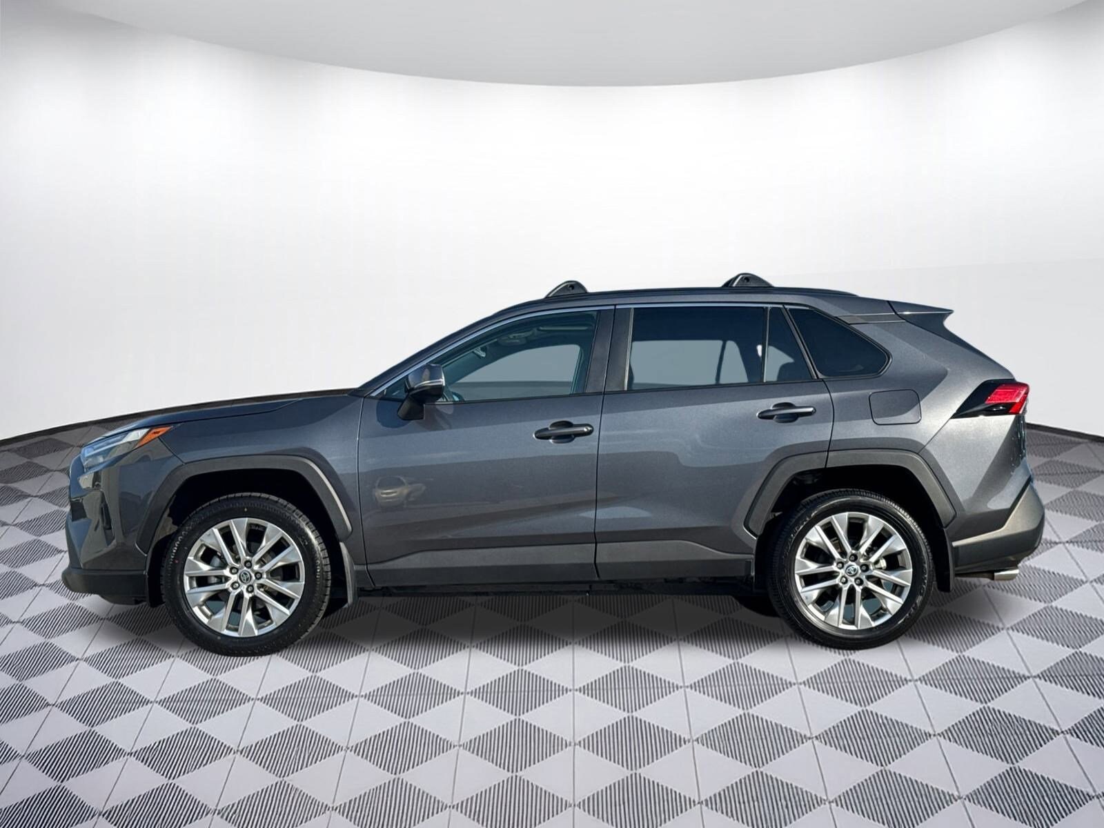 2023 Toyota RAV4 XLE Premium photo 2
