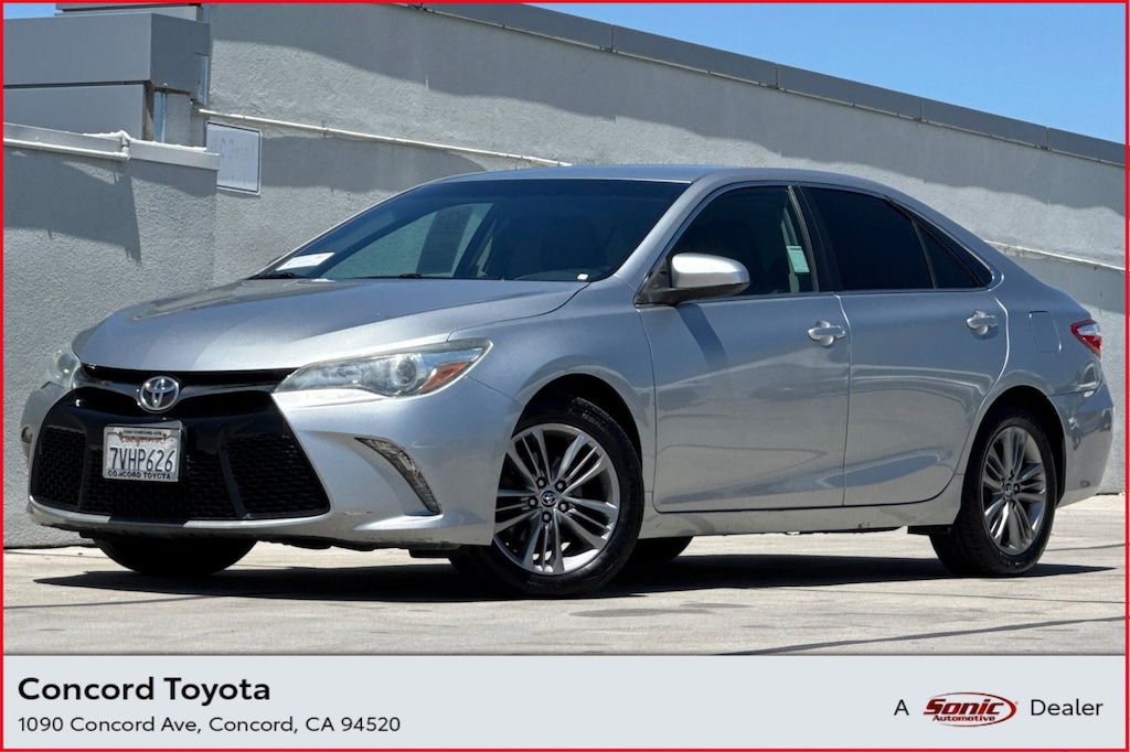 Used 2015 Toyota Camry SE Sedan
