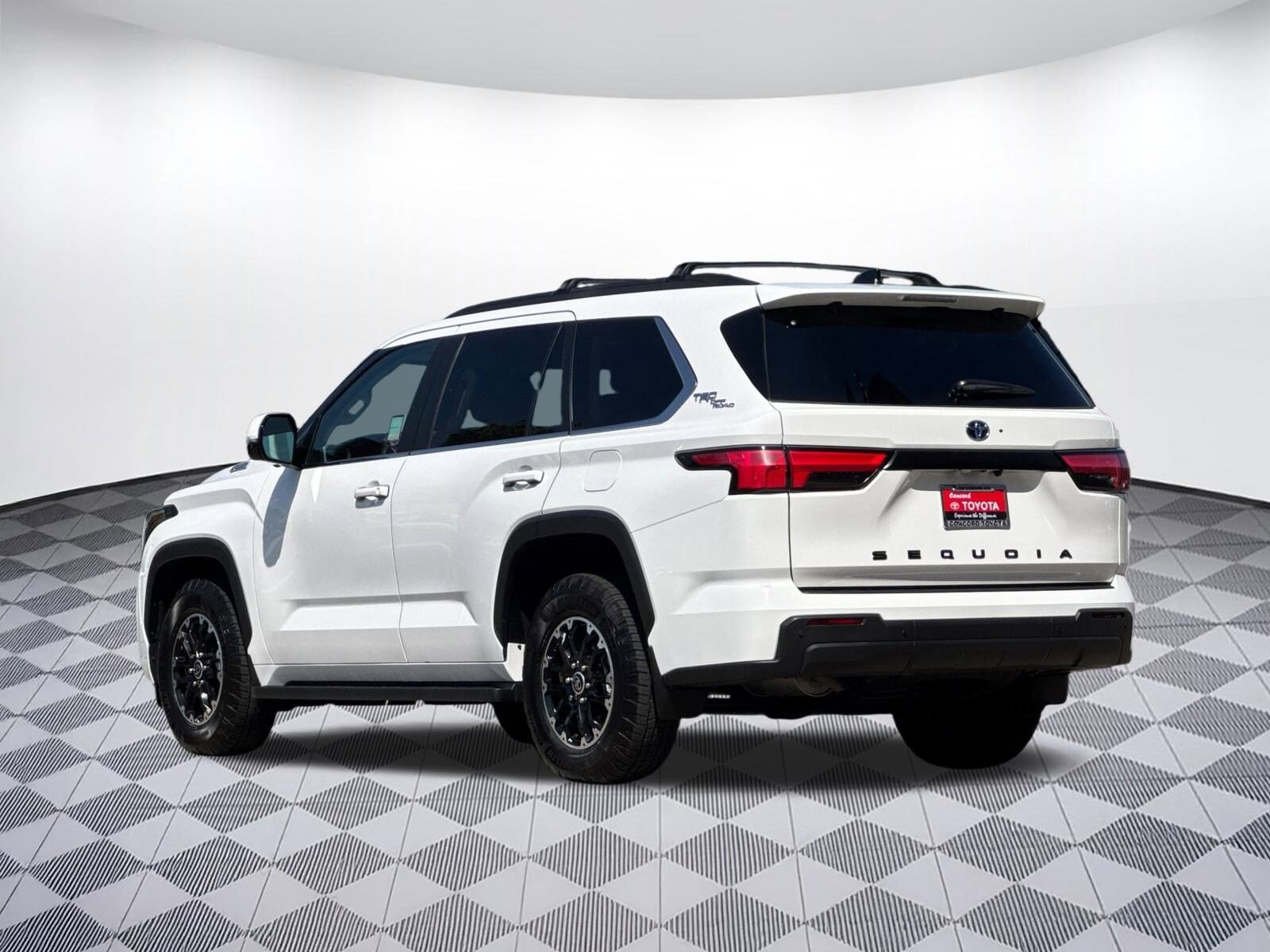 2024 Toyota Sequoia SR5 photo 2