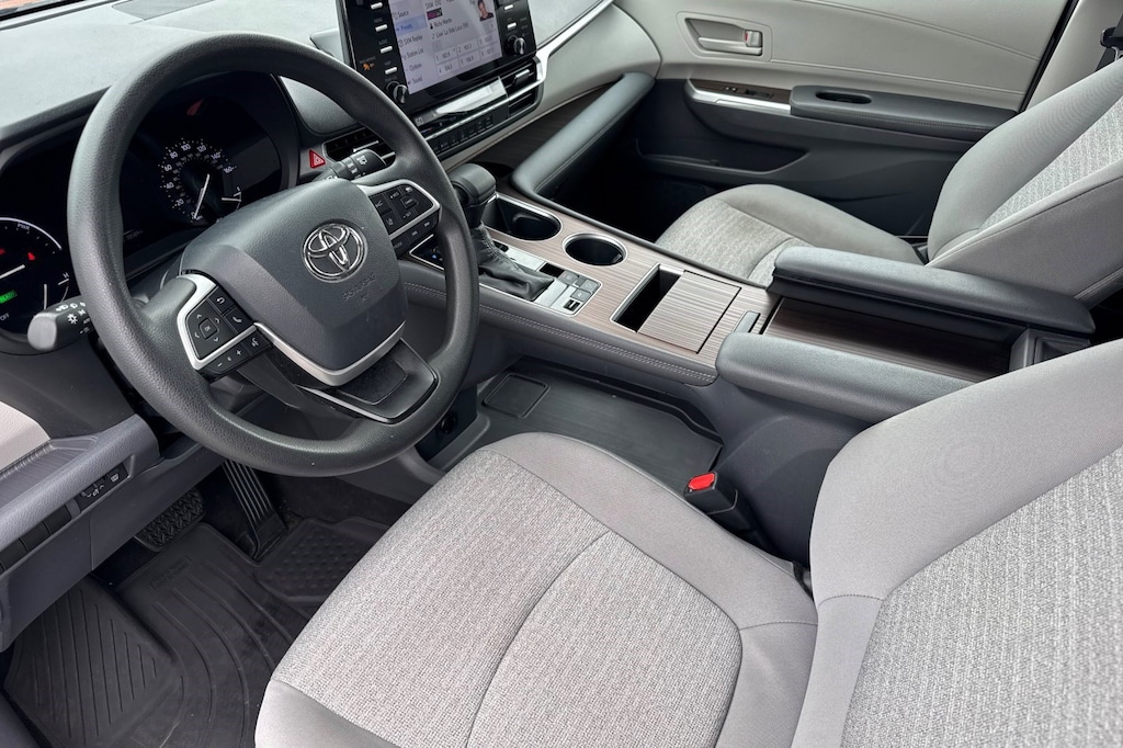 Certified 2021 Toyota Sienna LE Van