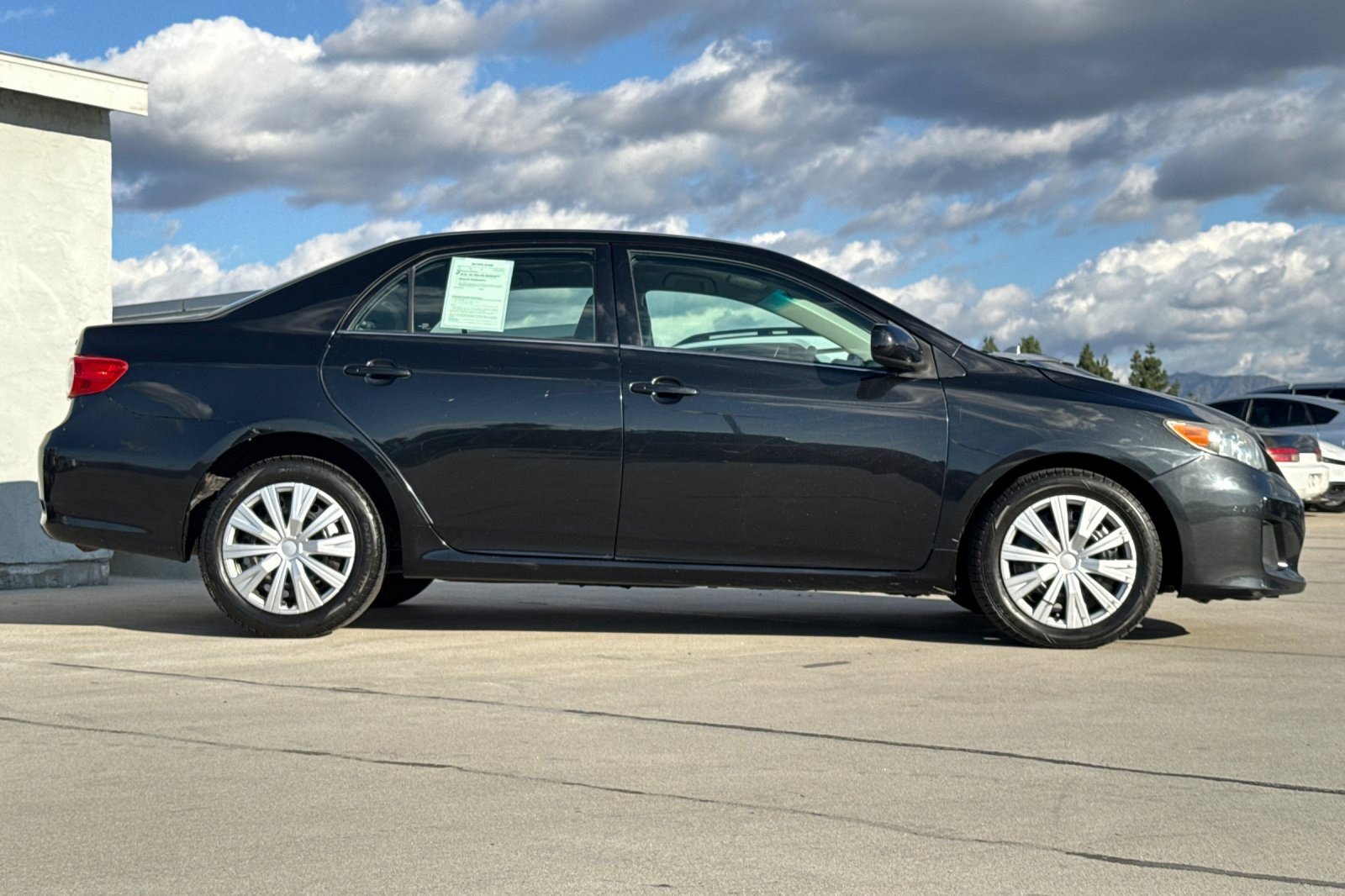 2013 Toyota Corolla LE photo 2