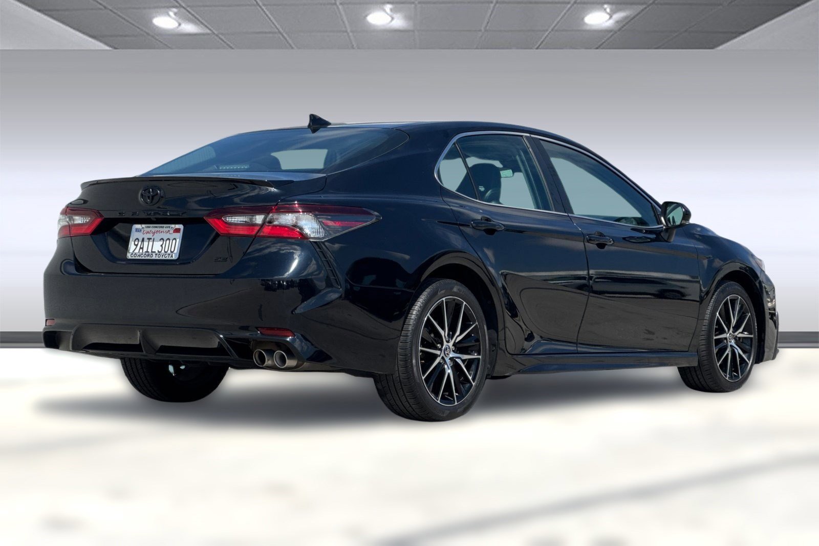 2022 Toyota Camry SE photo 3