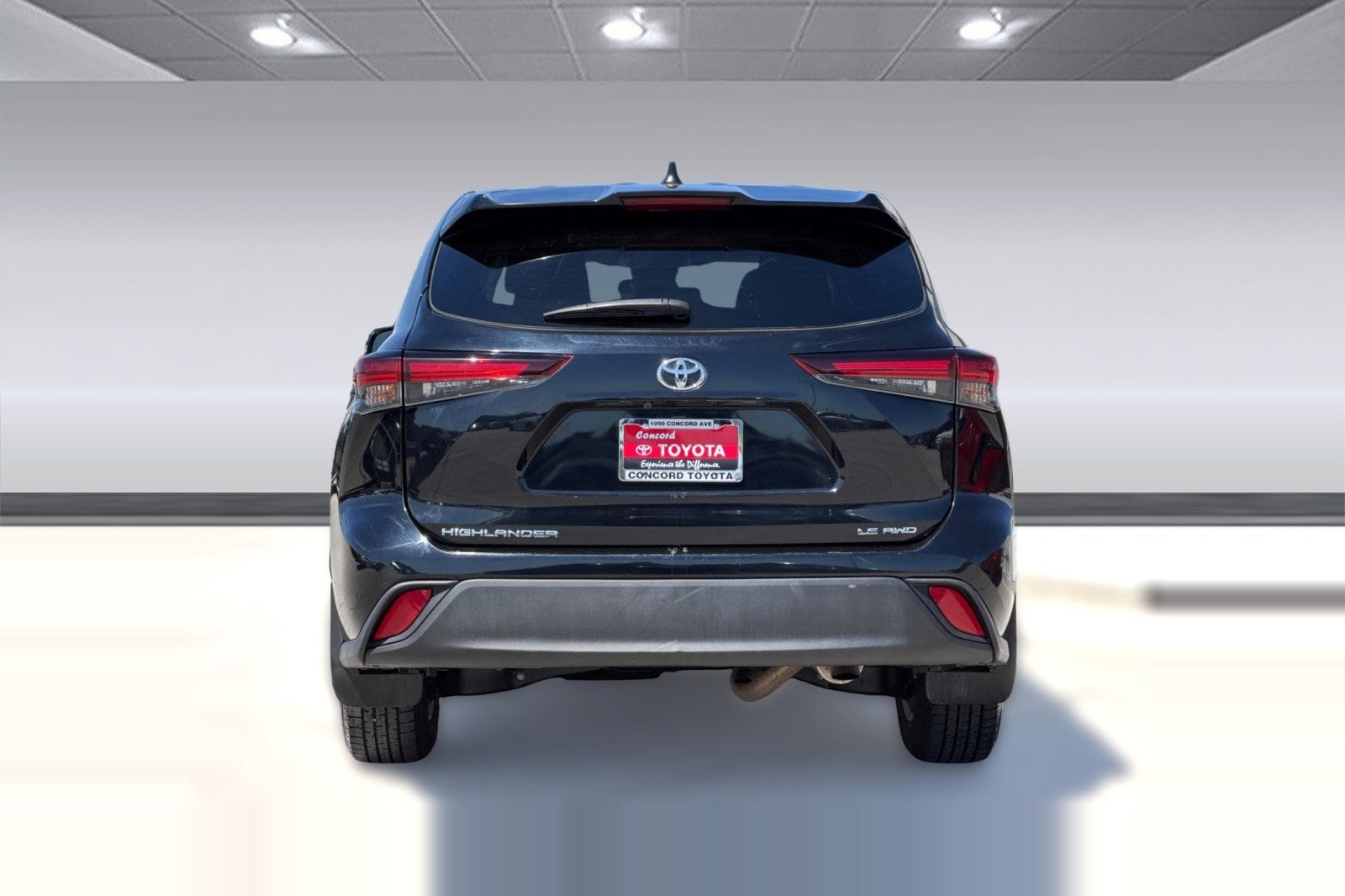 2024 Toyota Highlander LE photo 3