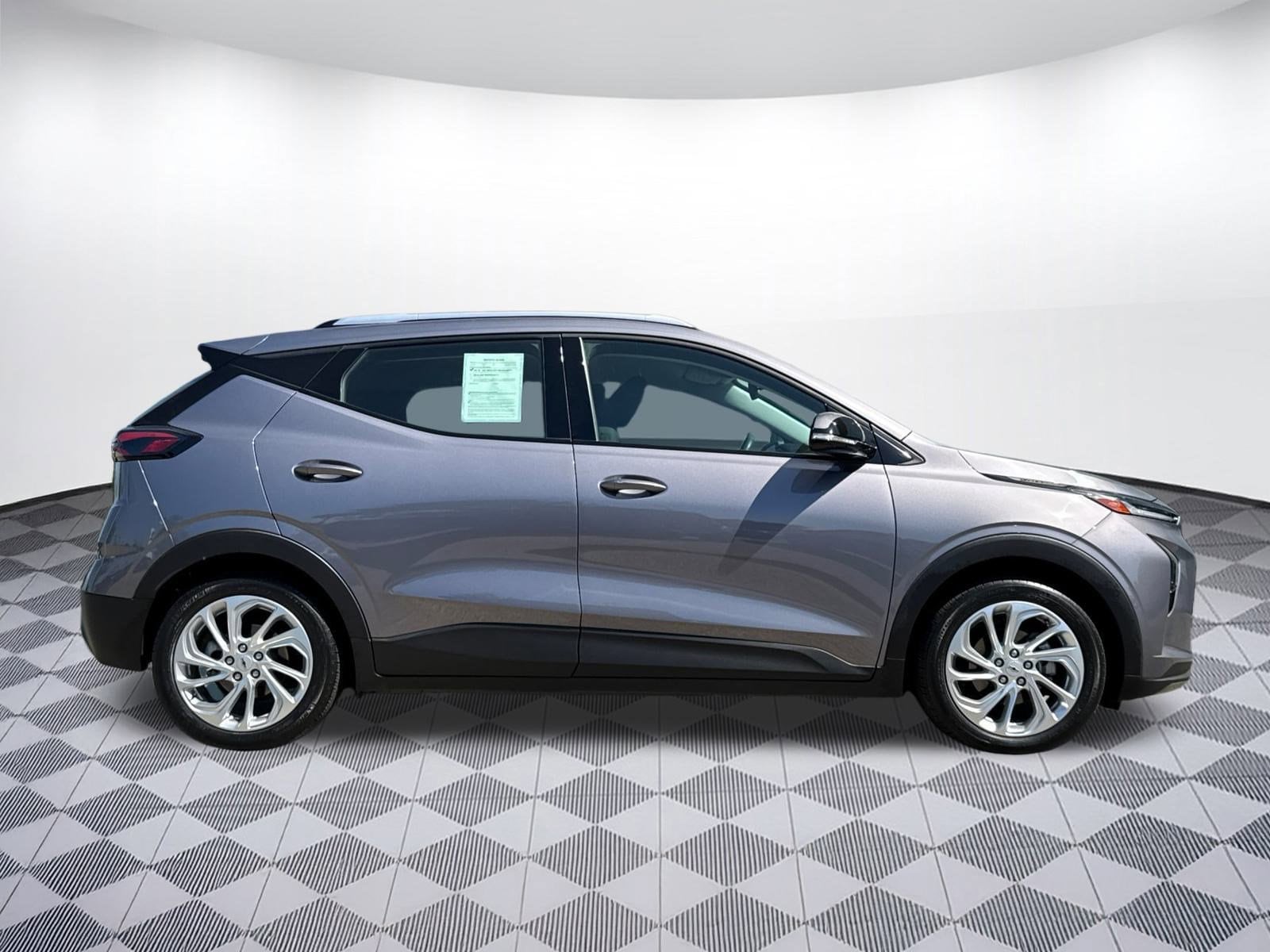Used 2022 Chevrolet Bolt EUV LT with VIN 1G1FY6S01N4111166 for sale in Concord, CA