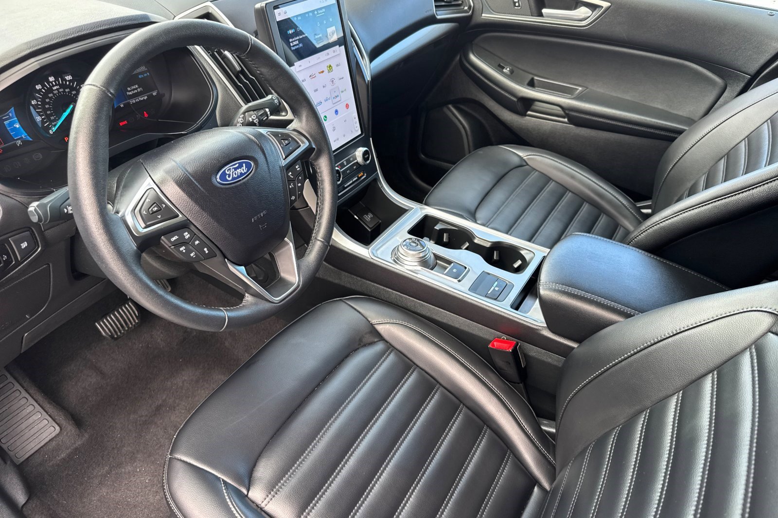 2024 Ford Edge SEL photo 3