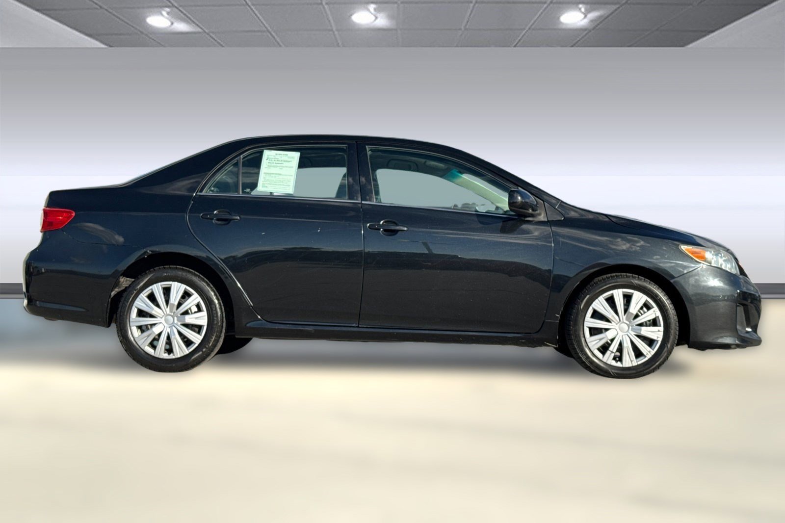 2013 Toyota Corolla LE photo 2