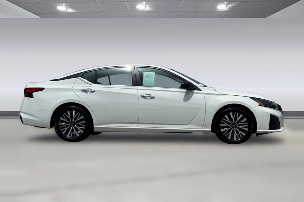 Used 2025 Nissan Altima SV Sedan