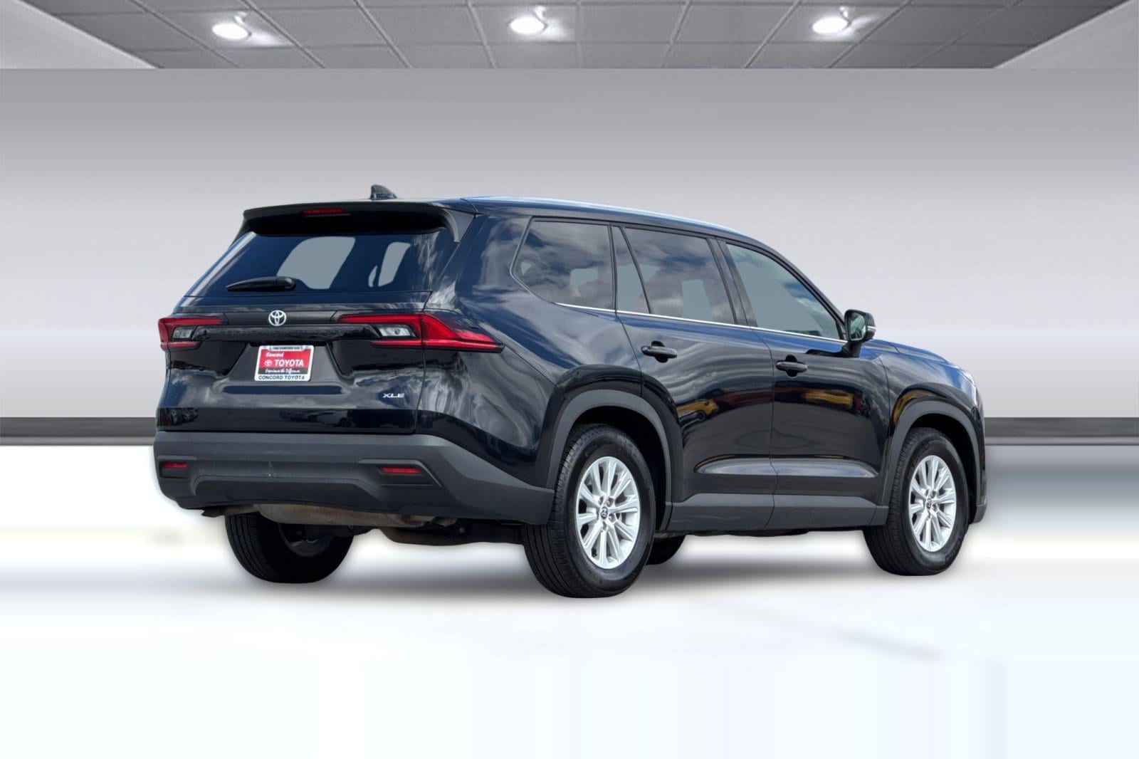 2025 Toyota Grand Highlander XLE photo 2