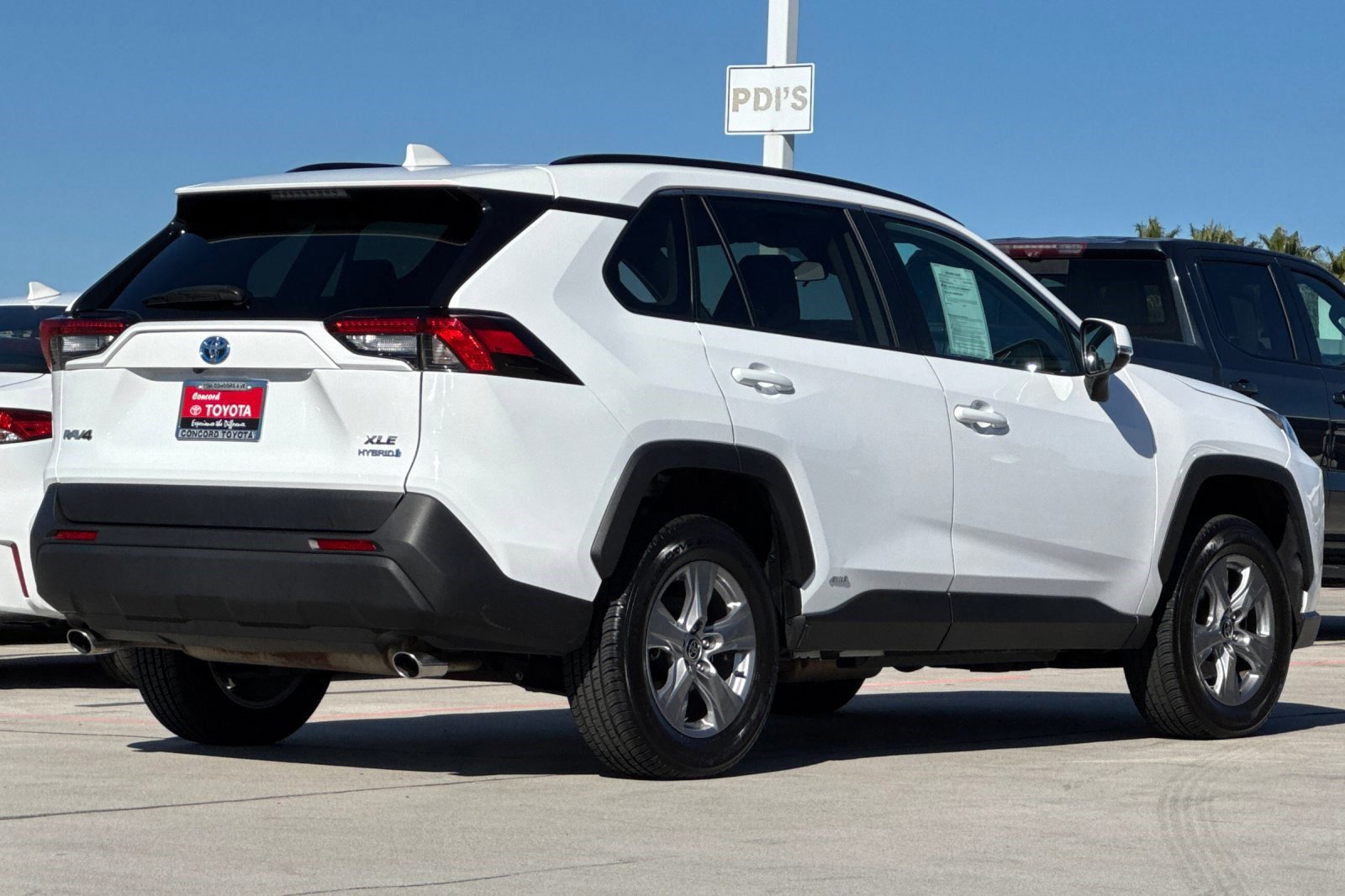 2024 Toyota RAV4 Hybrid XLE photo 3