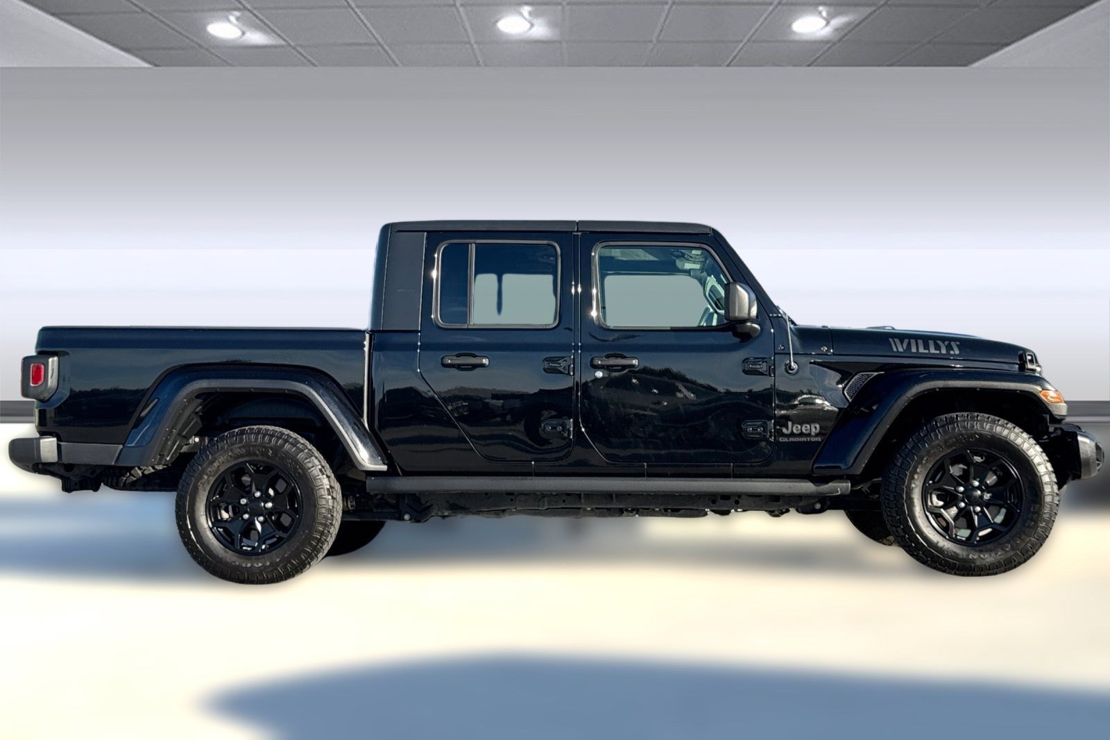2021 Jeep Gladiator Willys Sport photo 2