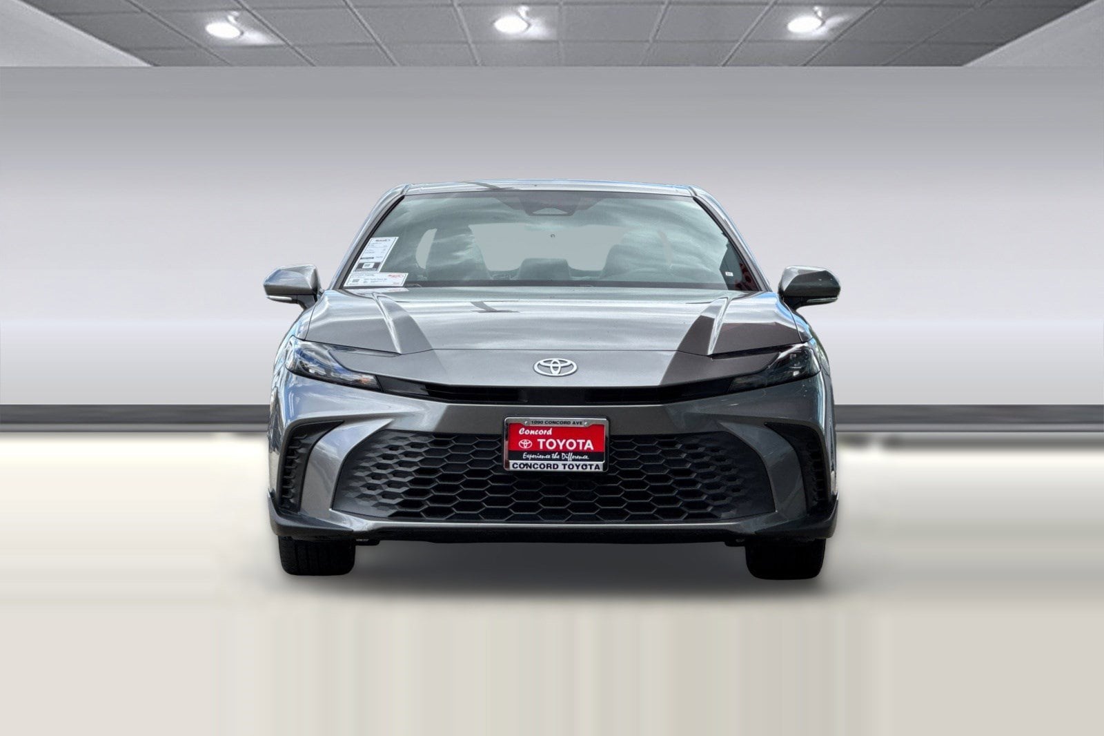2025 Toyota Camry SE photo 4