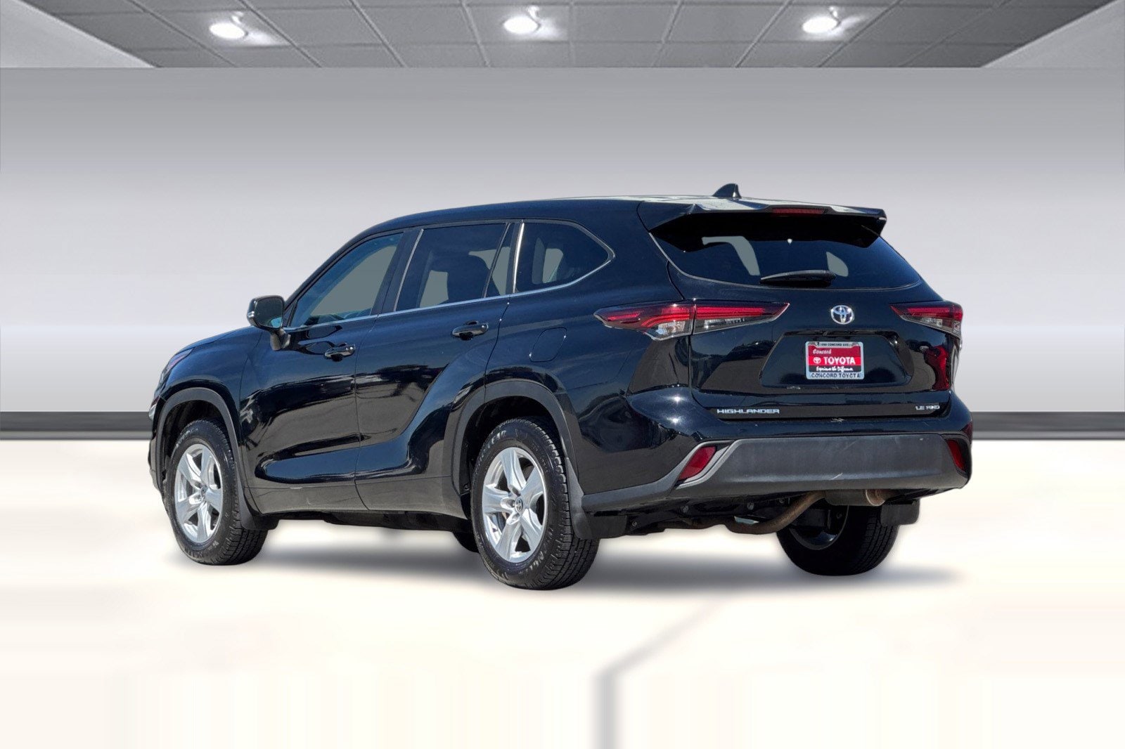 2024 Toyota Highlander LE photo 6