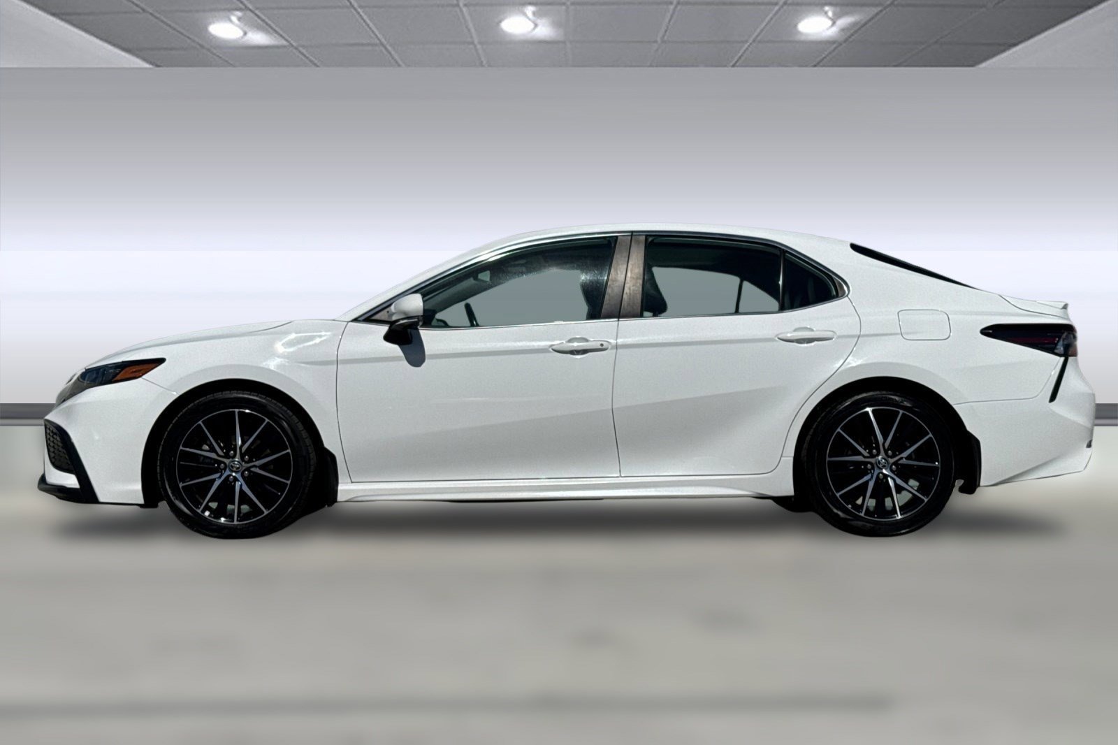 2023 Toyota Camry SE photo 2