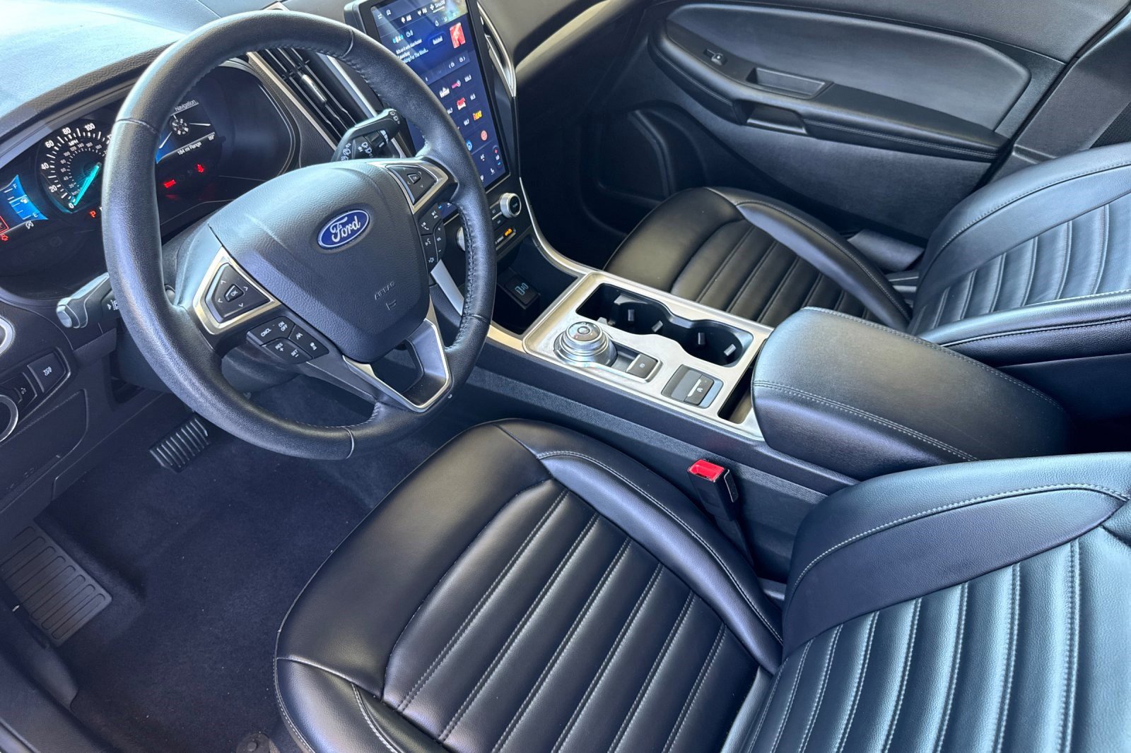 2024 Ford Edge SEL photo 4