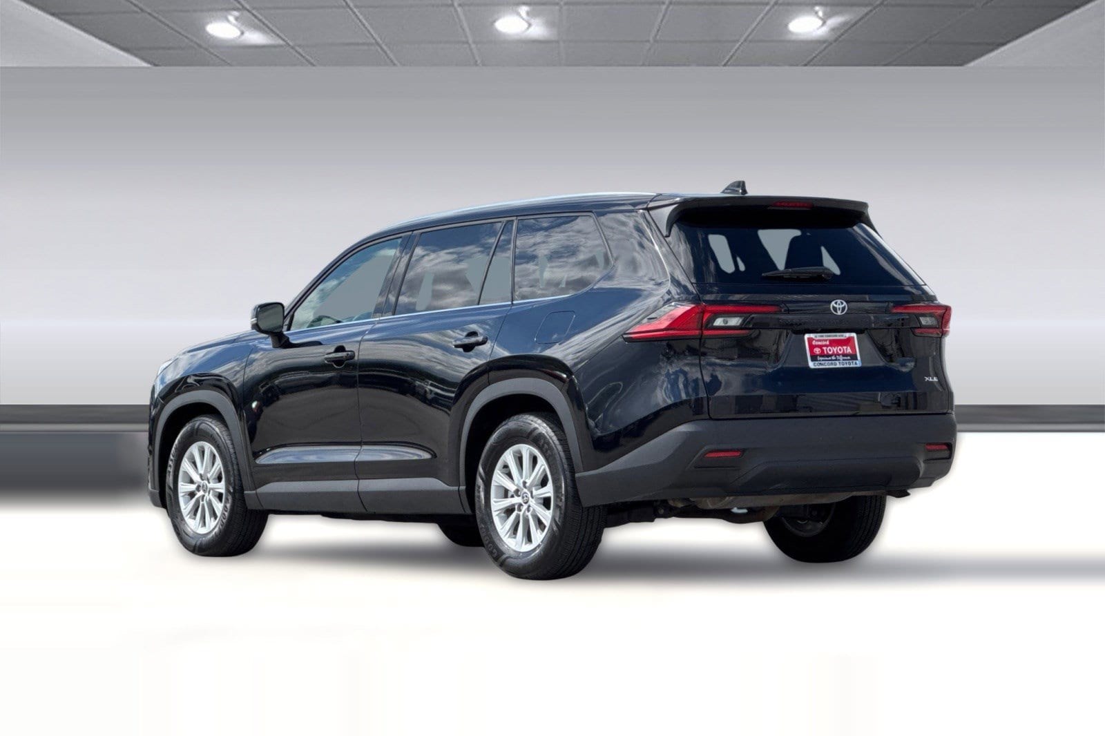 2025 Toyota Grand Highlander XLE photo 3