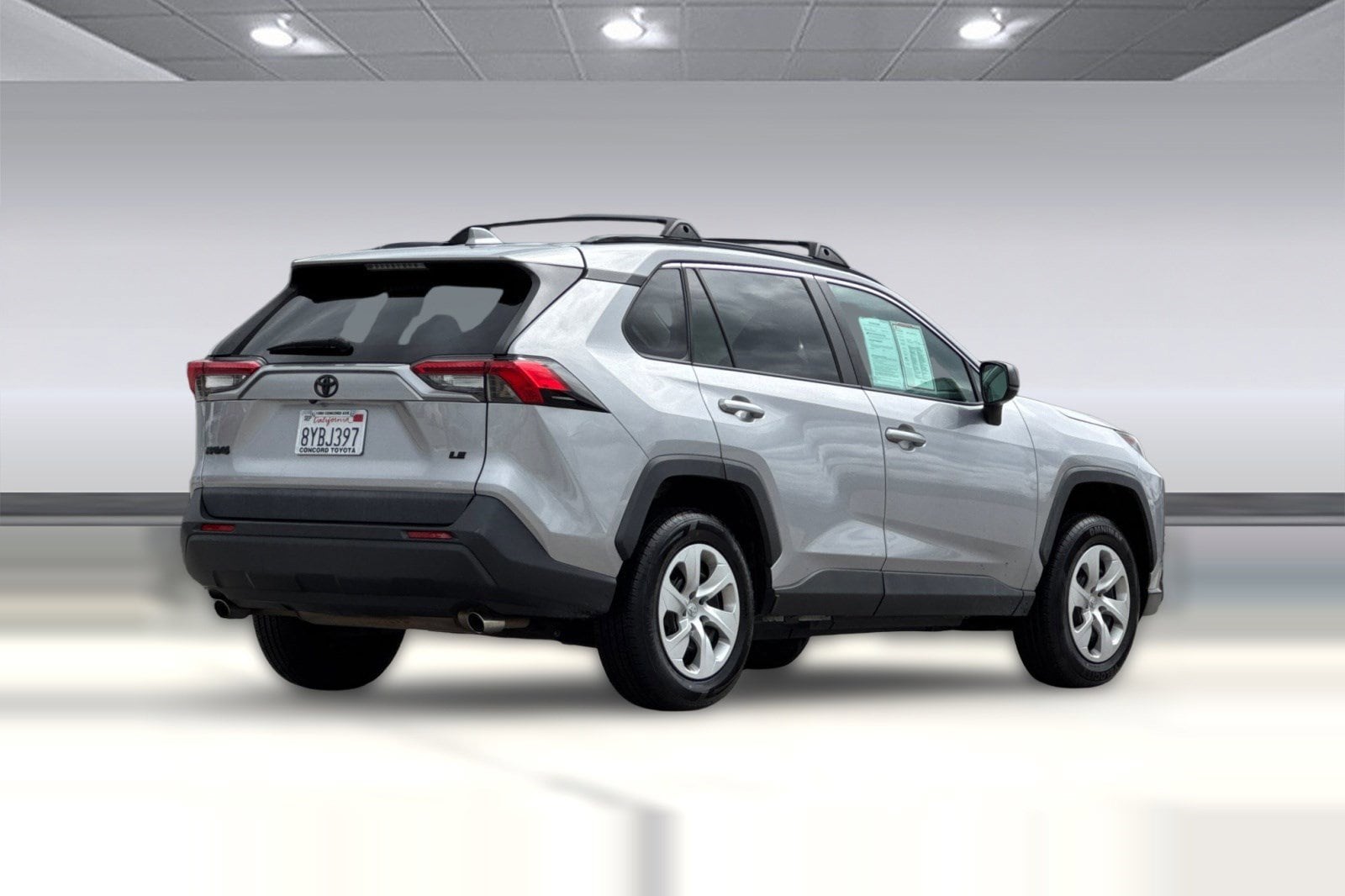 2021 Toyota RAV4 LE photo 2