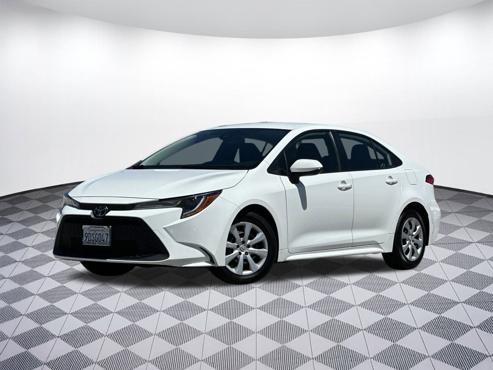 2022 Toyota Corolla LE photo 2