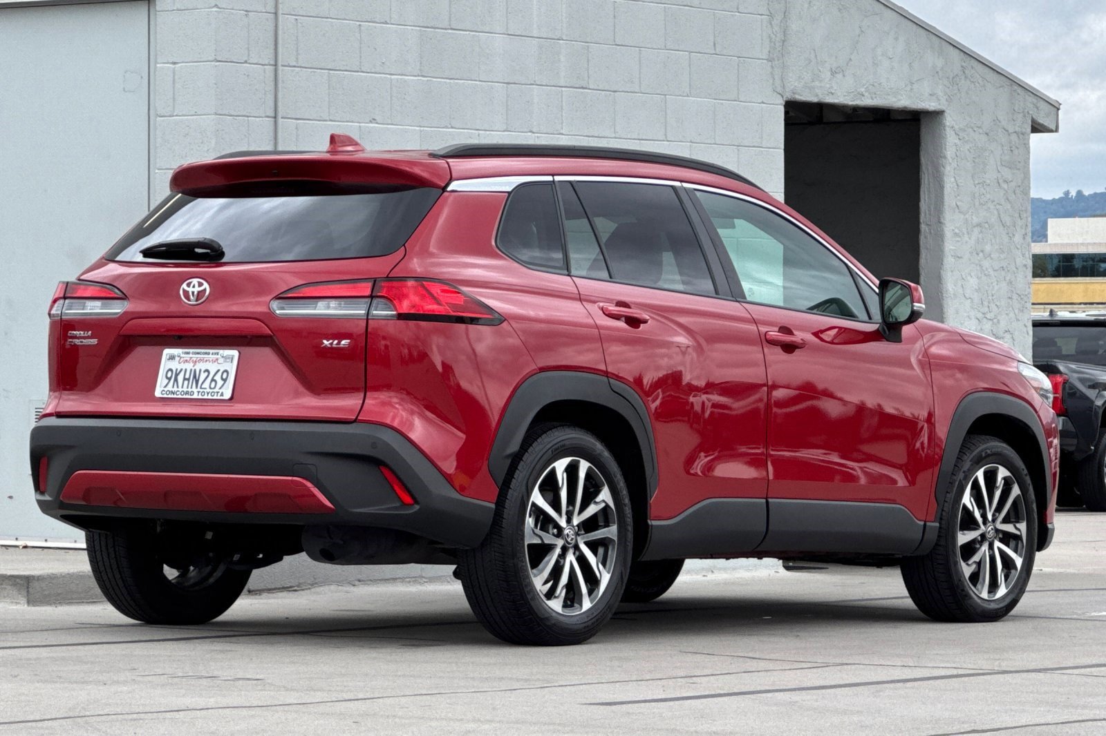 2024 Toyota Corolla Cross XLE photo 3