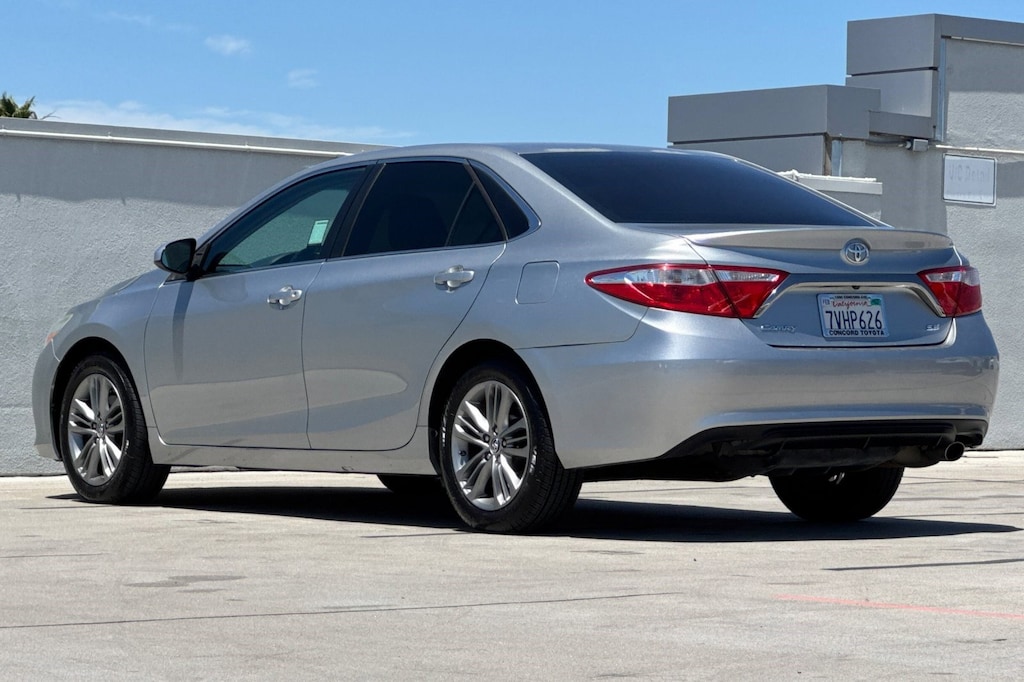 Used 2015 Toyota Camry SE Sedan