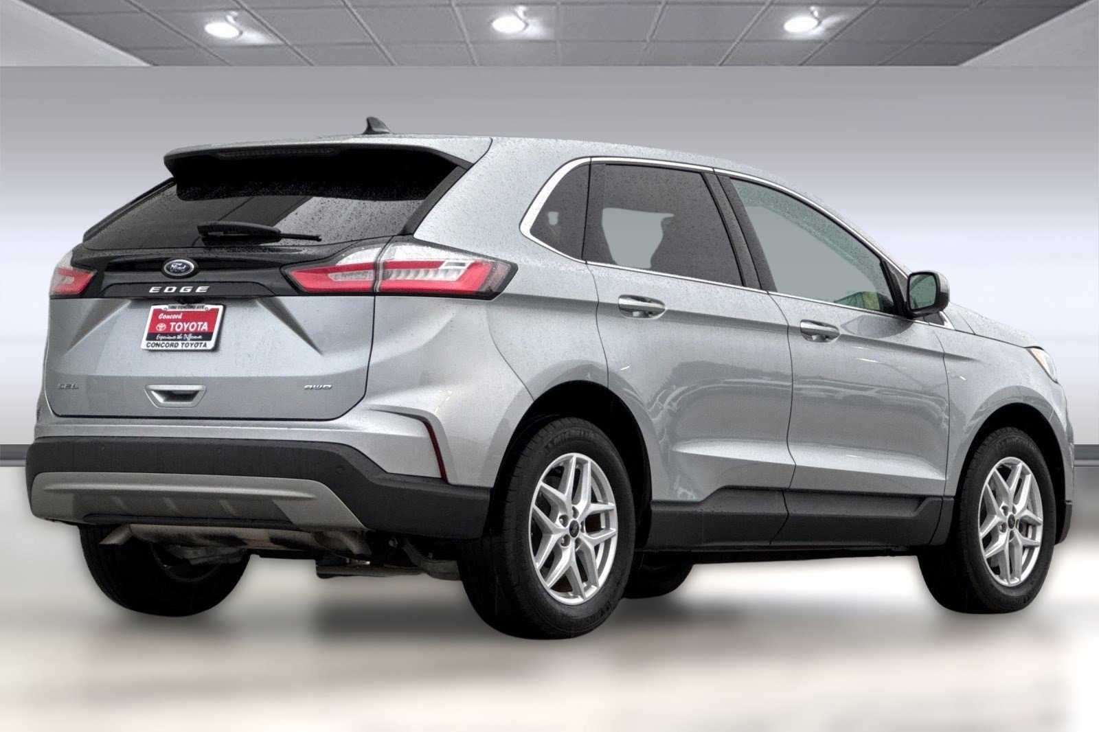 2024 Ford Edge SEL photo 3