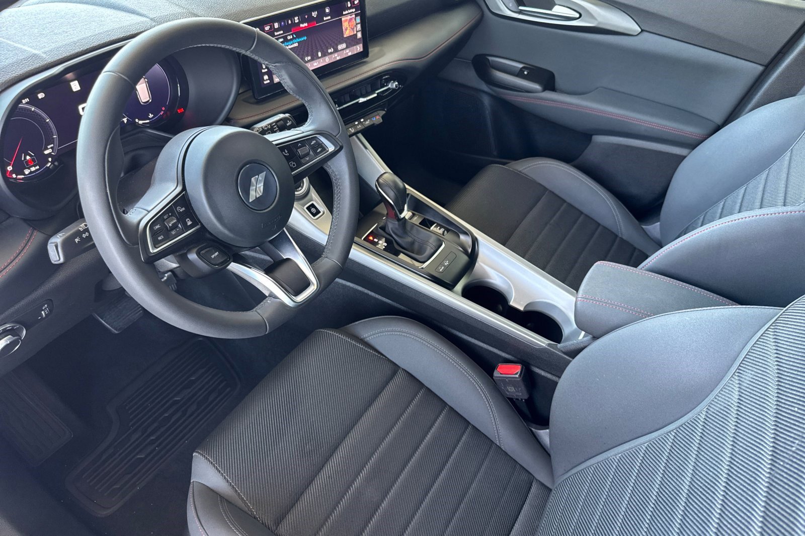 2024 Dodge Hornet GT photo 2