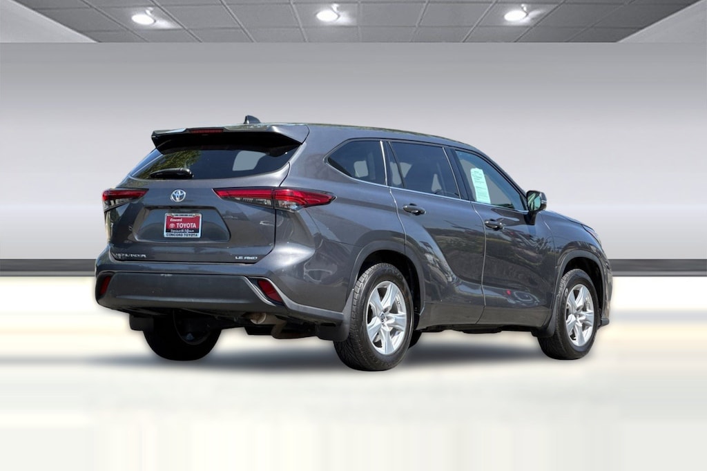 Used 2022 Toyota Highlander LE SUV