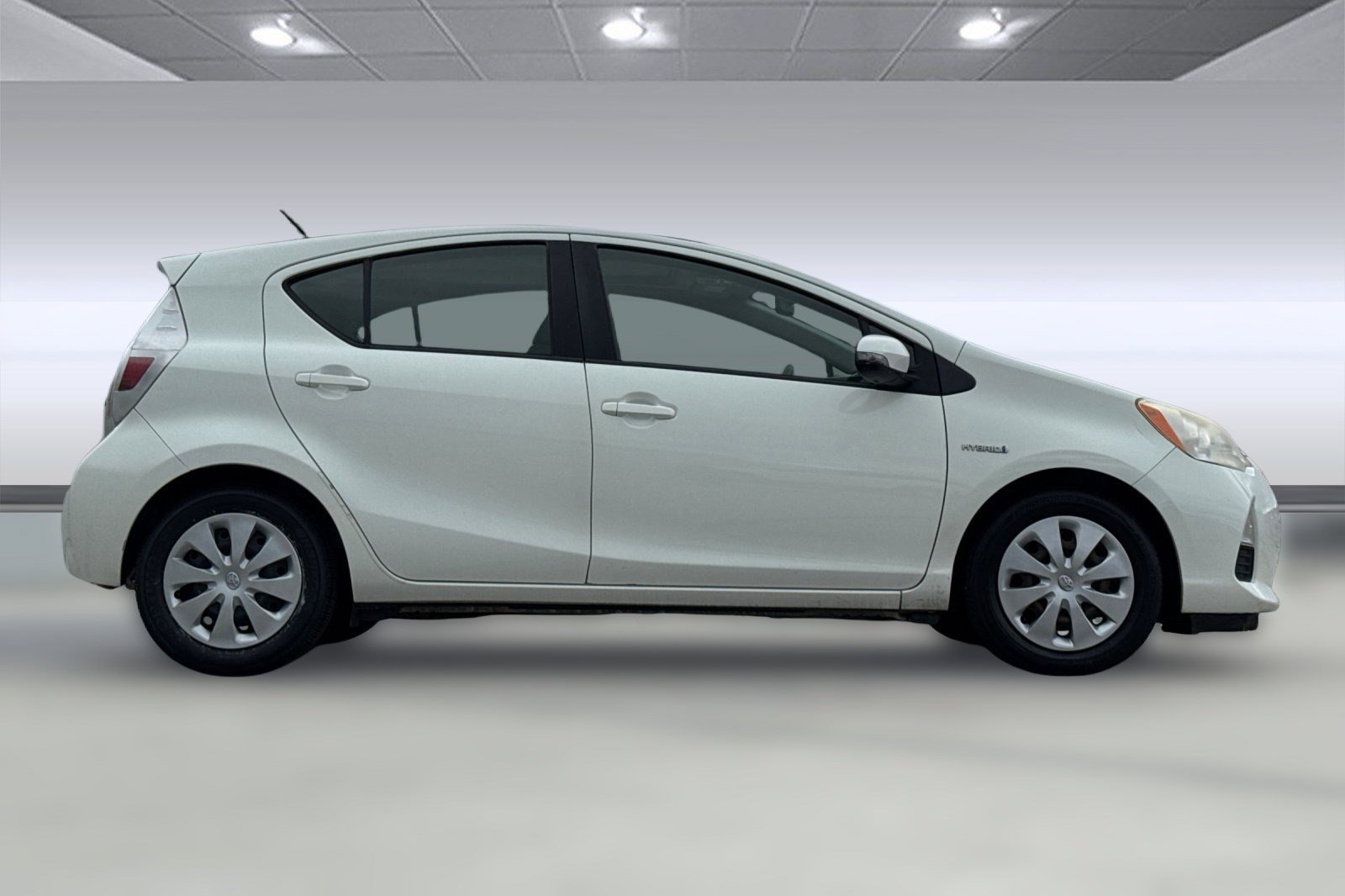 2013 Toyota Prius C Three photo 2